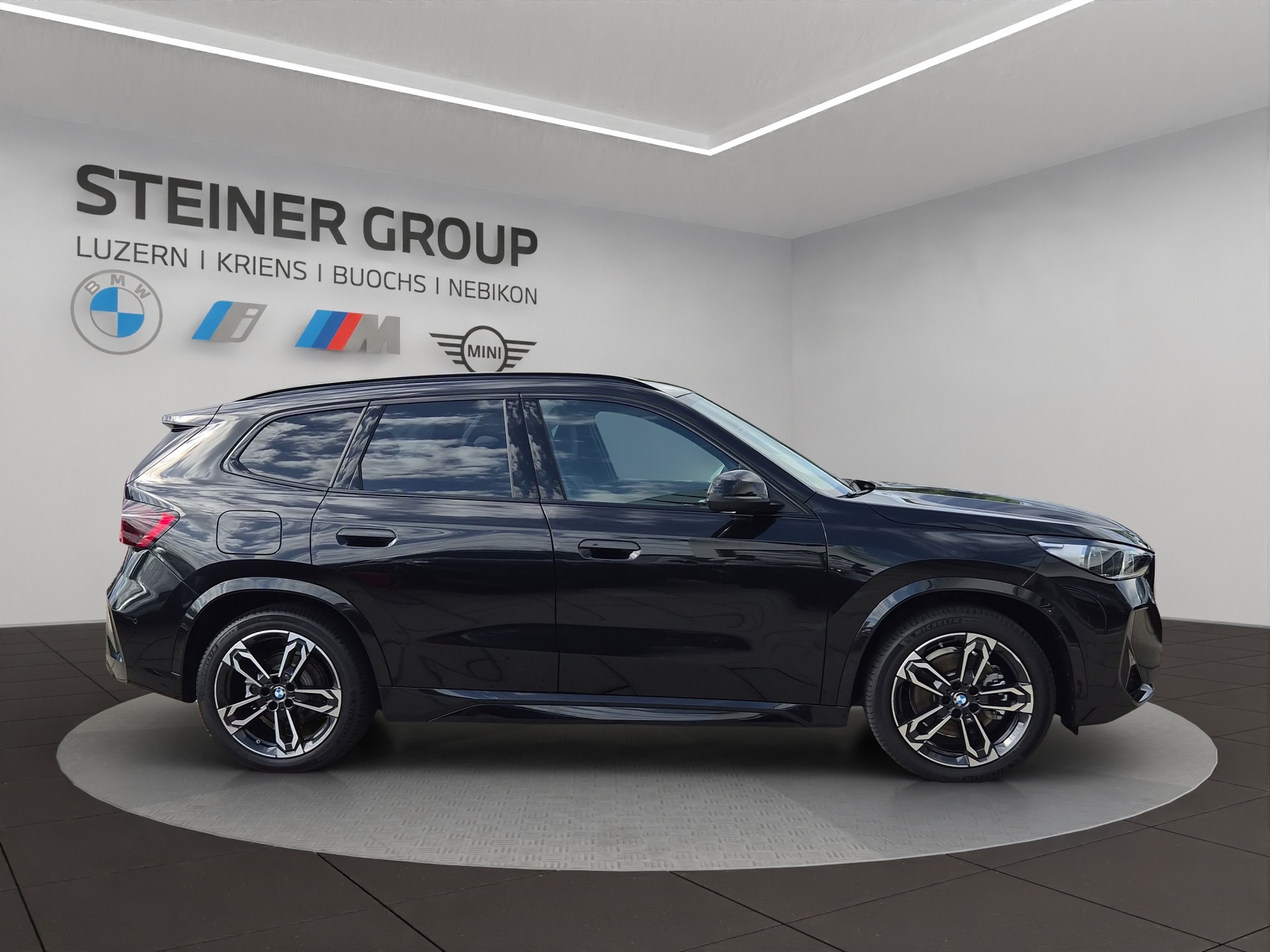 BMW iX1 xDrive 30 Edition M Sport-image-4