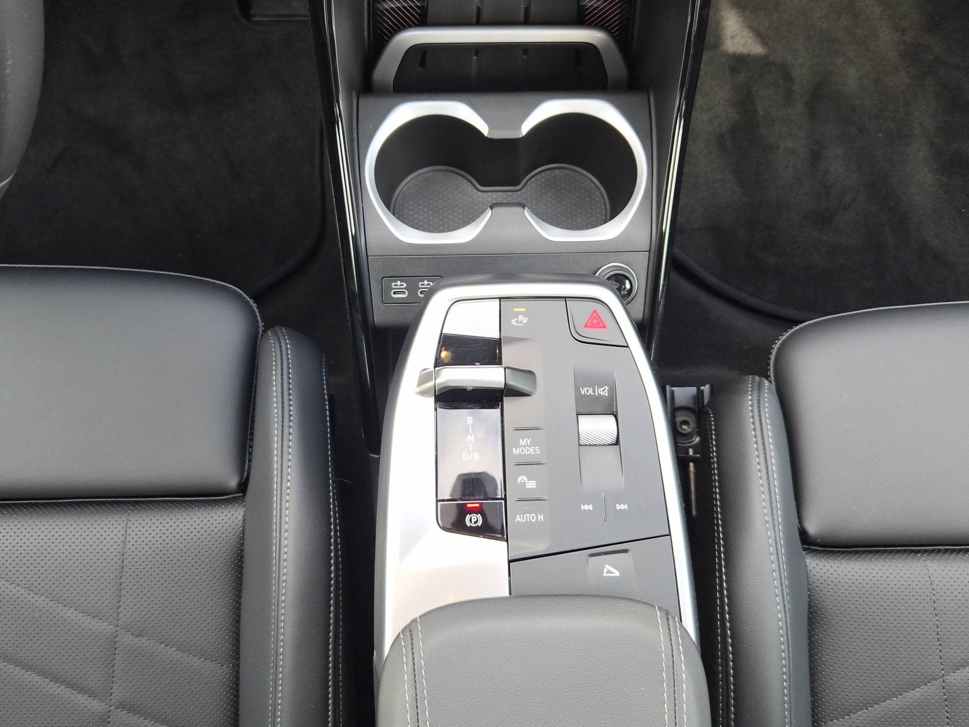 BMW iX1 xDrive 30 Edition M Sport-image-17