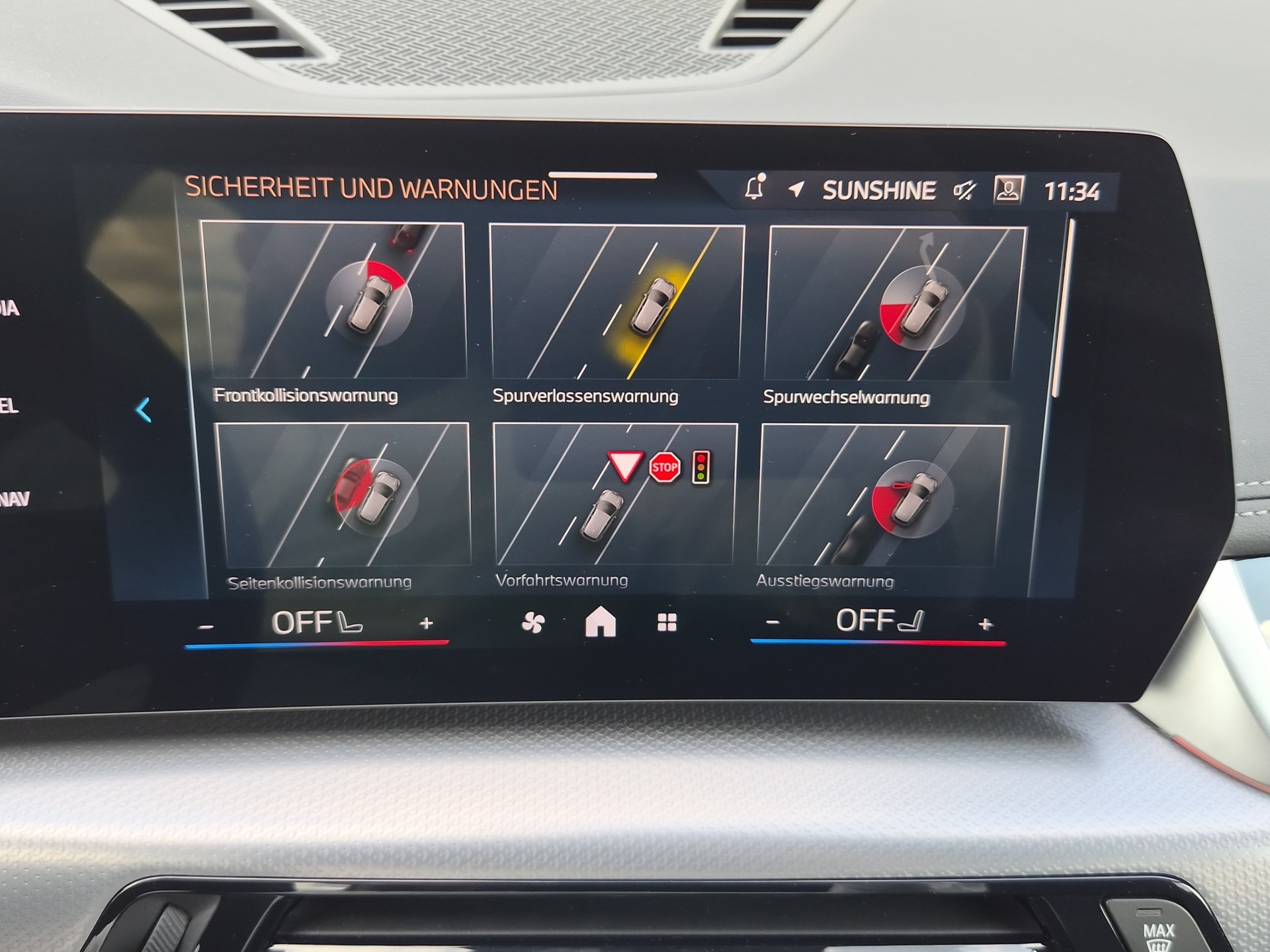 BMW iX1 xDrive 30 Edition M Sport-image-24