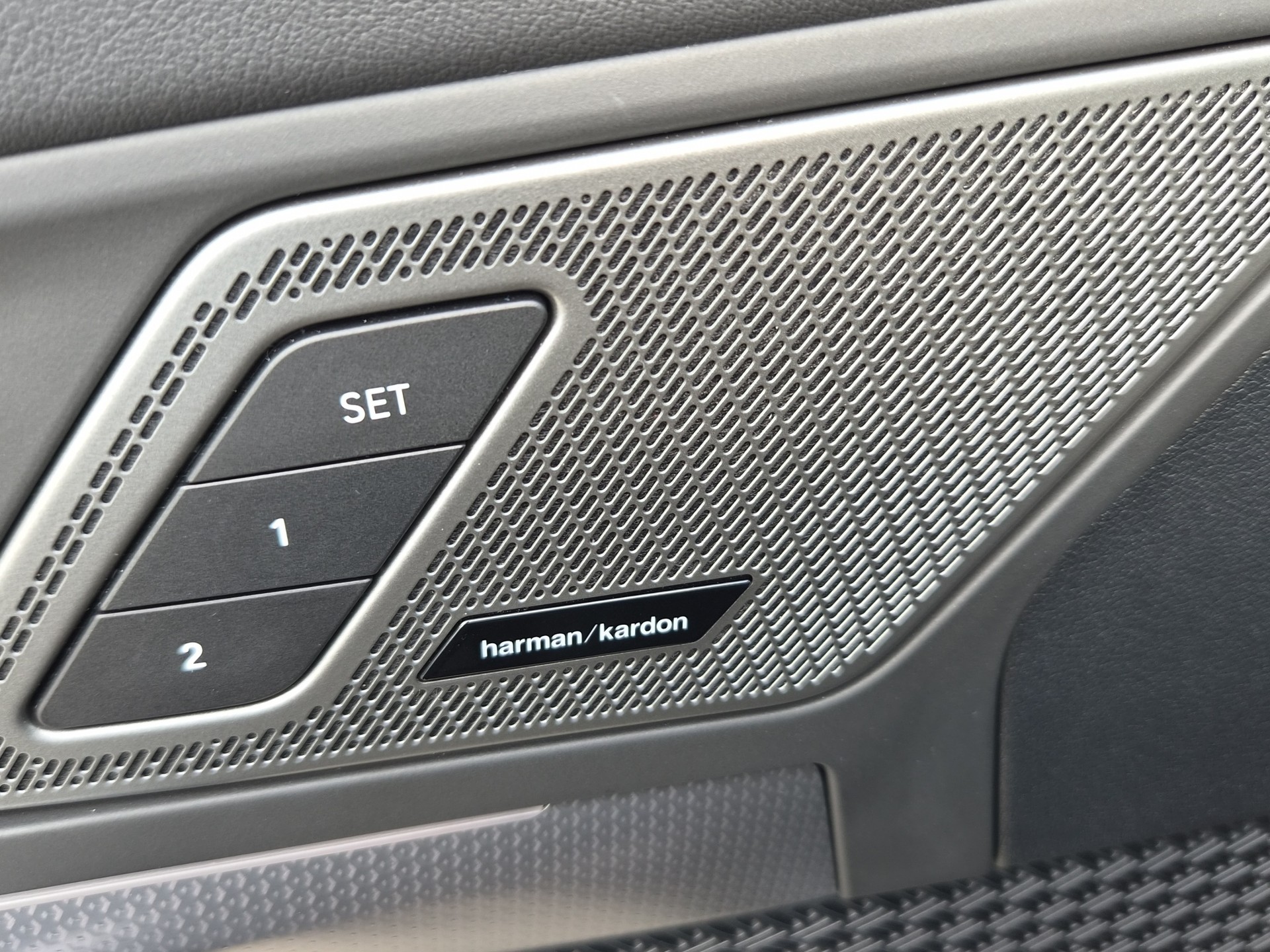BMW iX1 xDrive 30 Edition M Sport-image-23