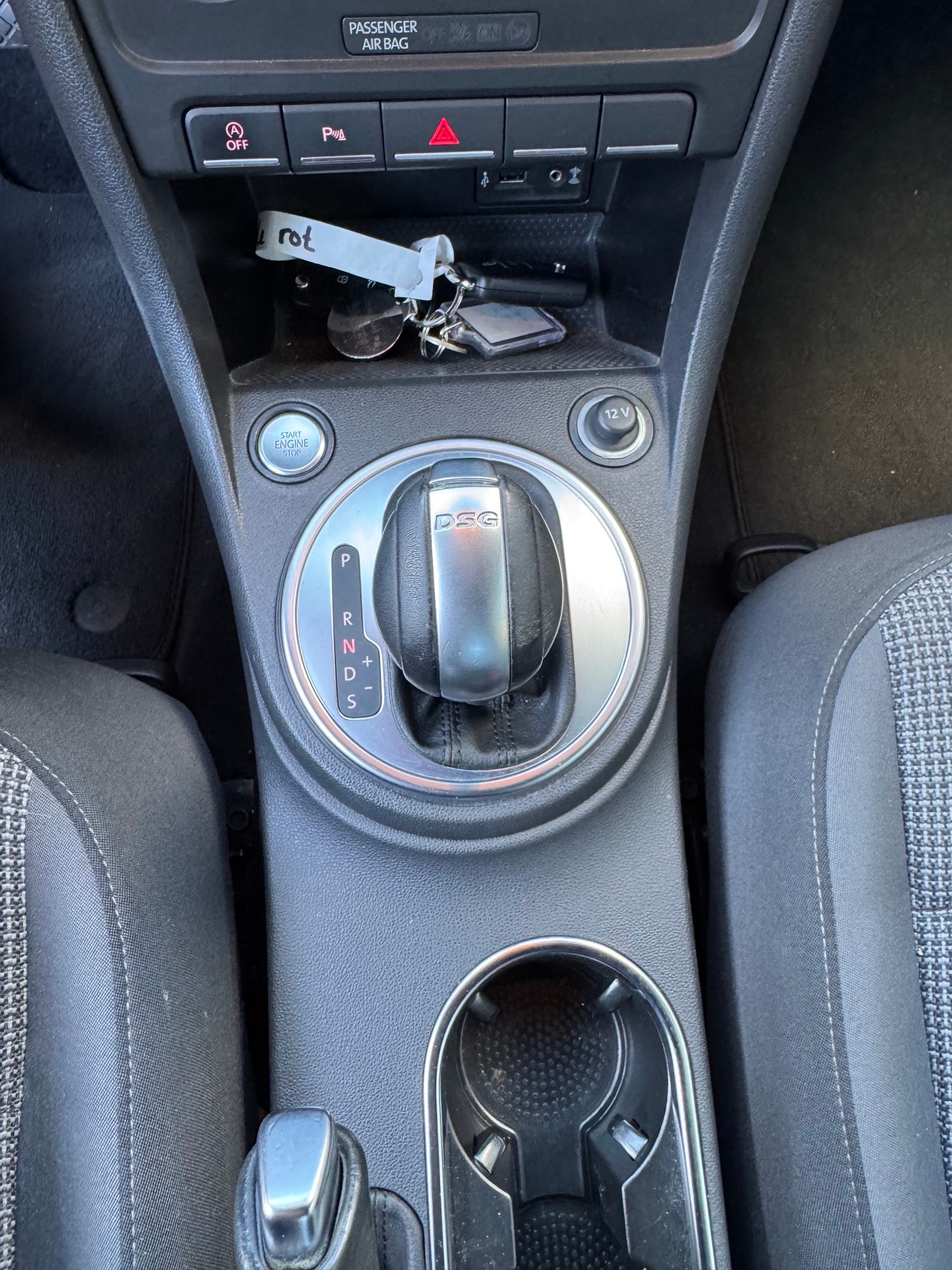 VW Beetle Cabrio 1.2 TSI BMT Design DSG-image-18