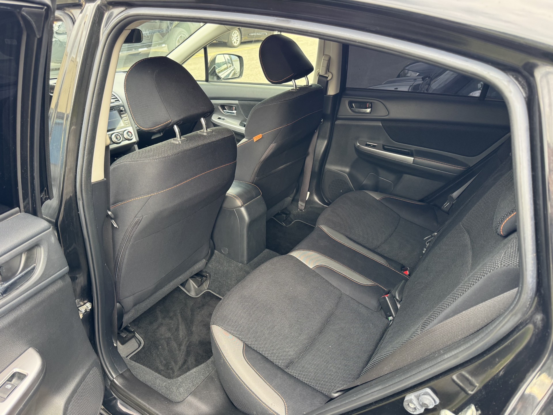 SUBARU XV 2.0 Swiss Three AWD CVT Six Star Ed.-image-9