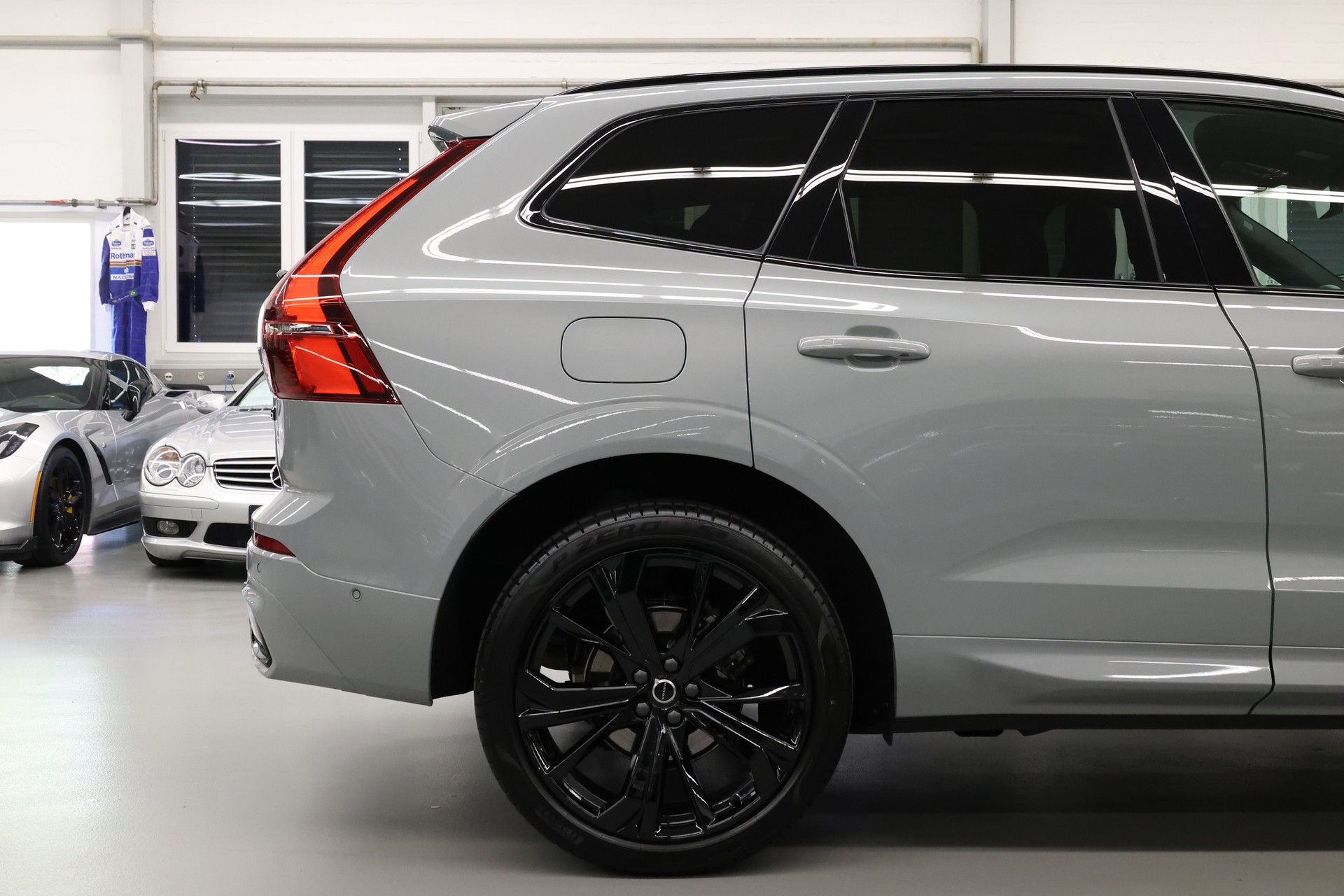 VOLVO XC60 2.0 B5 MH Black Edition AWD-image-12