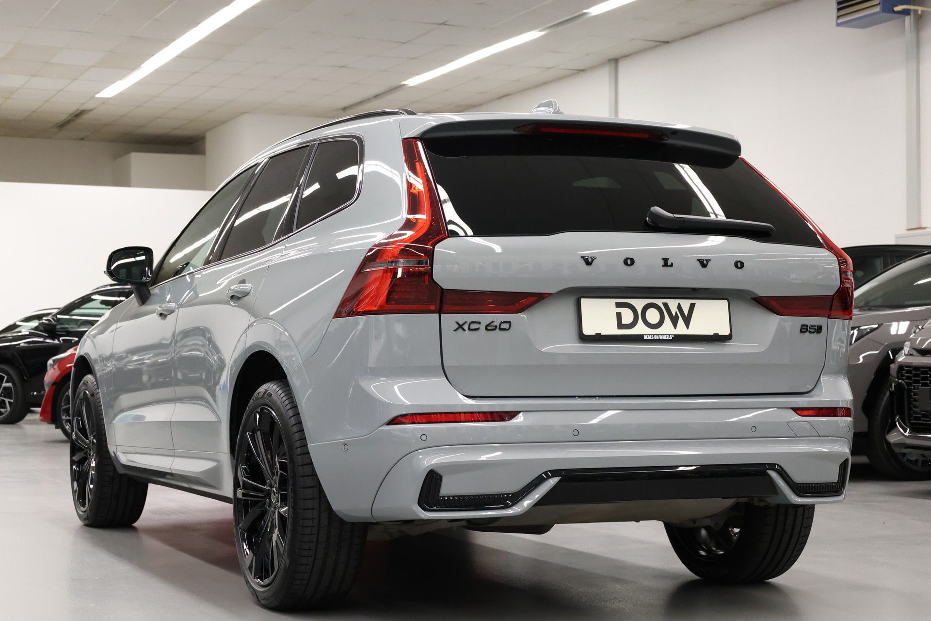 VOLVO XC60 2.0 B5 MH Black Edition AWD-image-8