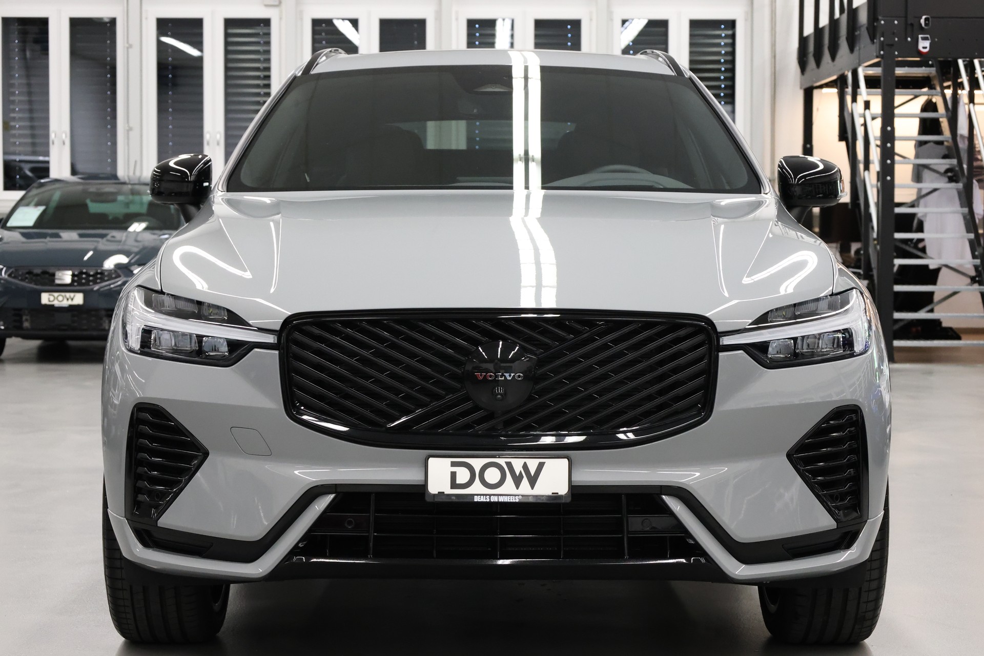 VOLVO XC60 2.0 B5 MH Black Edition AWD-image-4