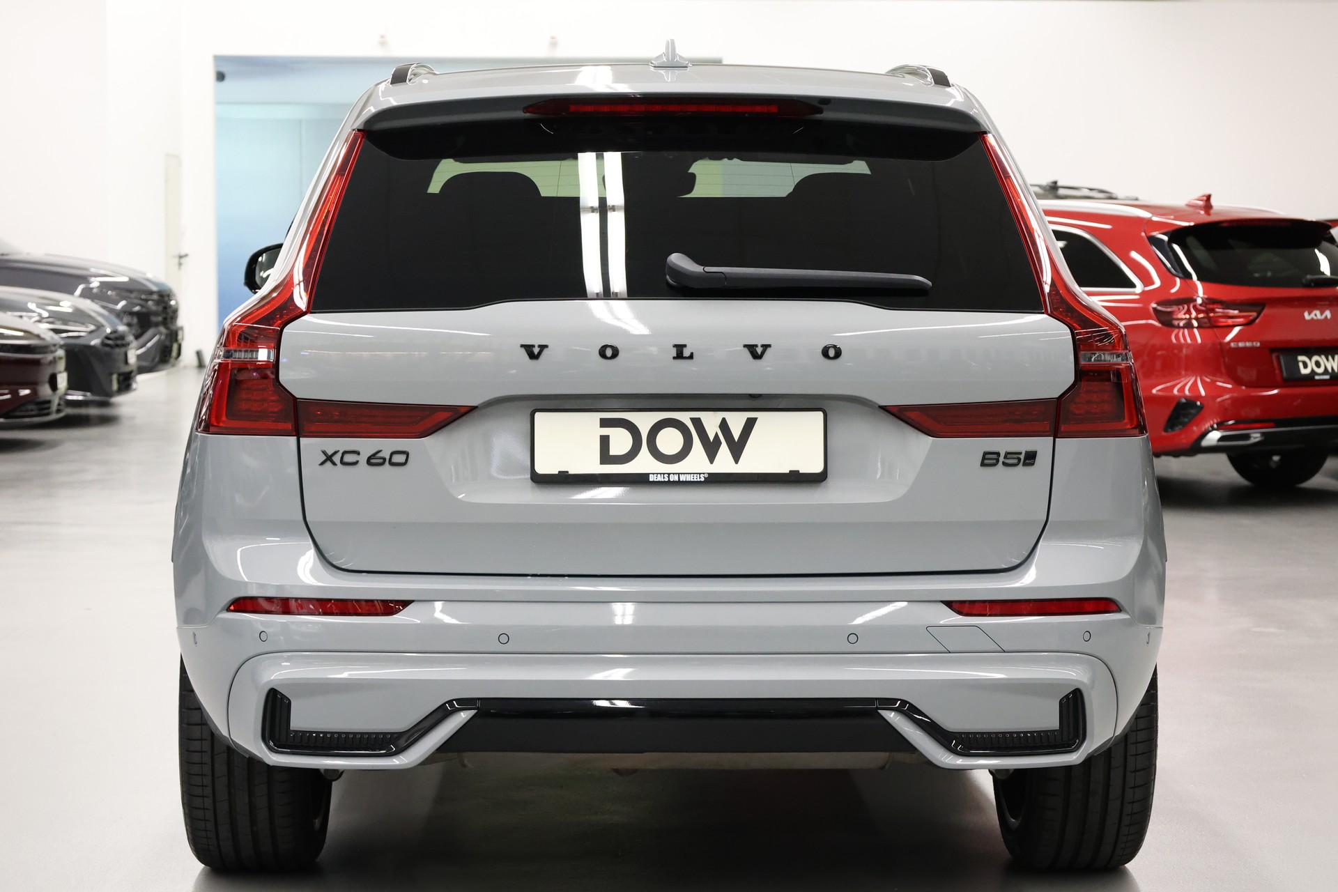 VOLVO XC60 2.0 B5 MH Black Edition AWD-image-6