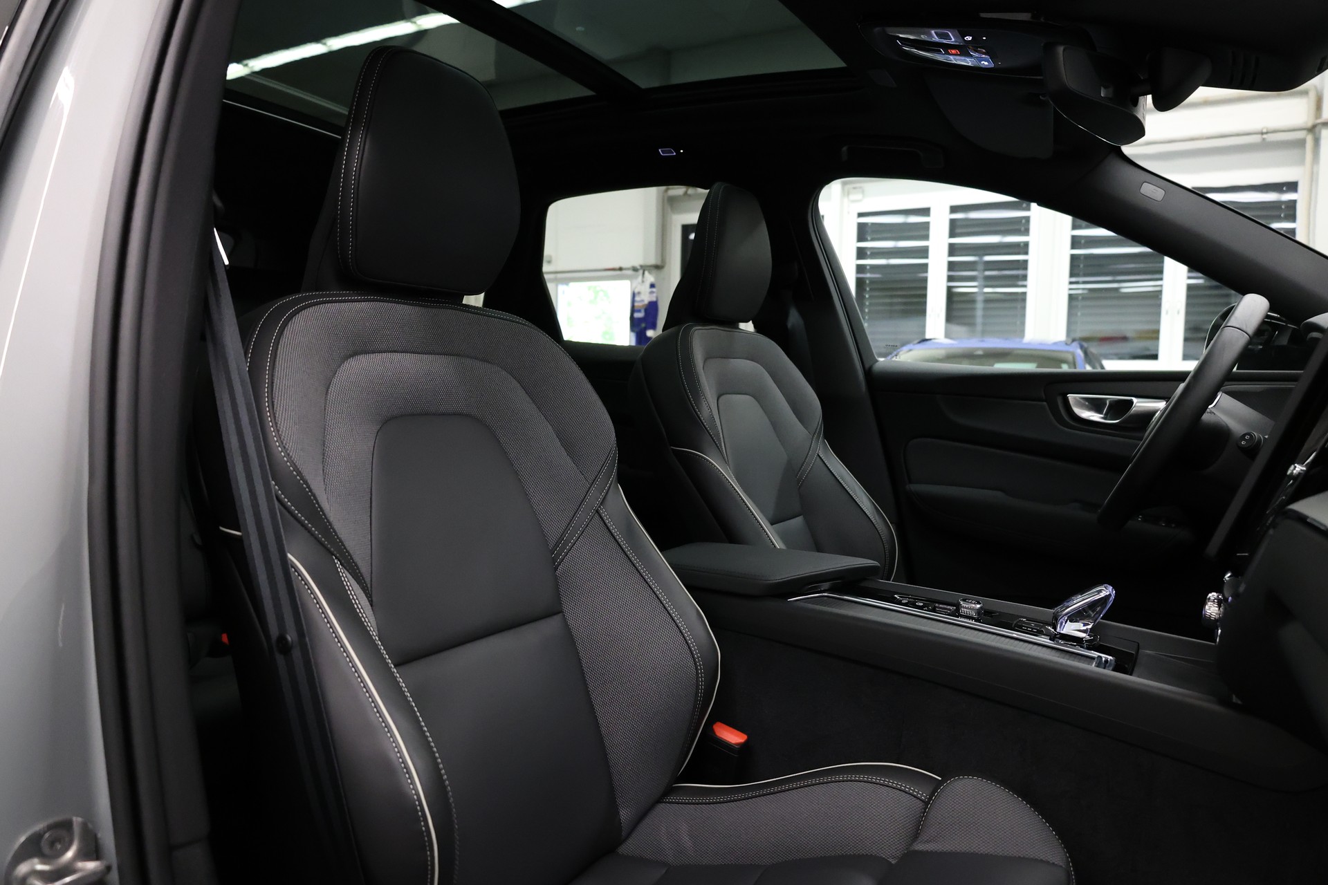 VOLVO XC60 2.0 B5 MH Black Edition AWD-image-20