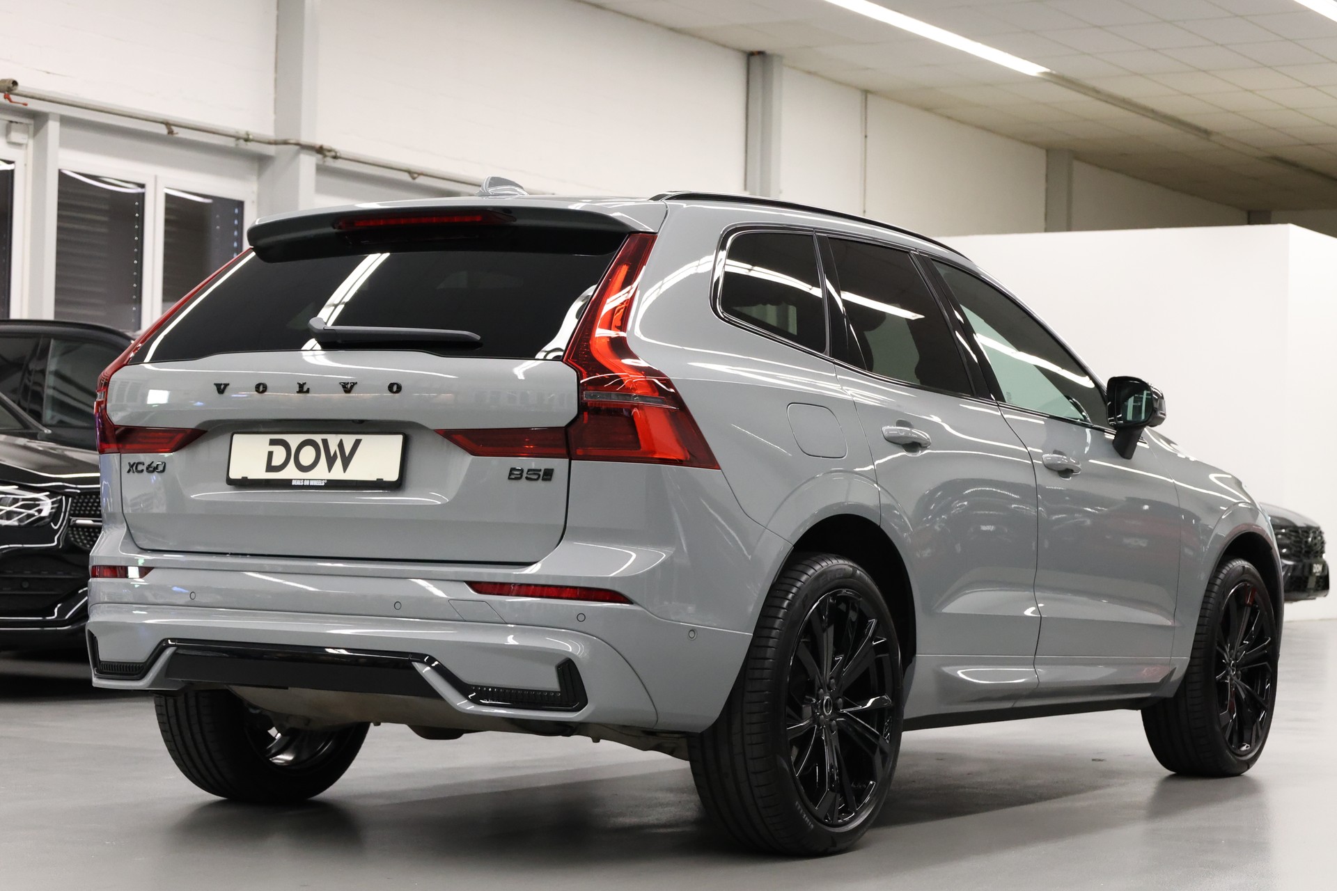 VOLVO XC60 2.0 B5 MH Black Edition AWD-image-7