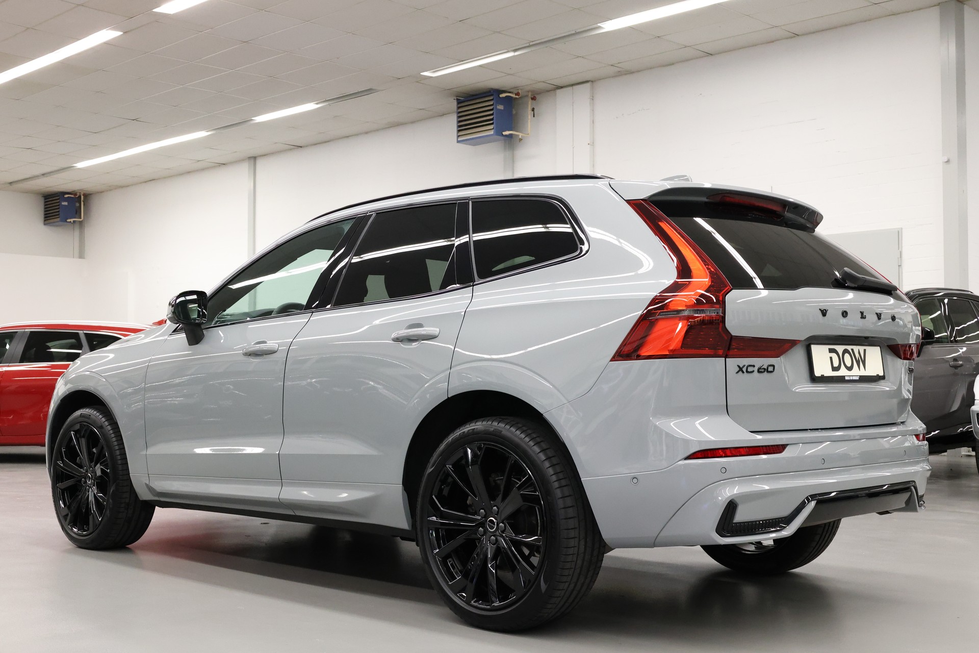 VOLVO XC60 2.0 B5 MH Black Edition AWD-image-9
