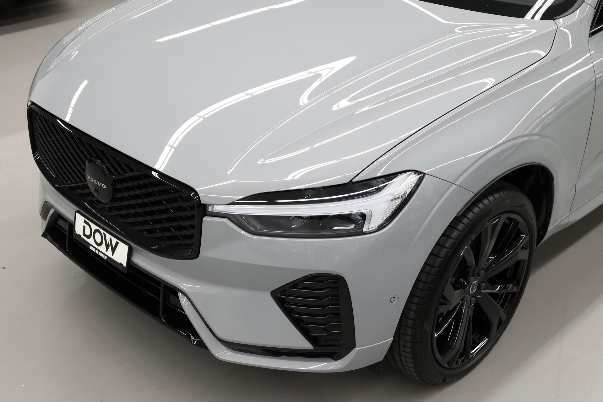 VOLVO XC60 2.0 B5 MH Black Edition AWD-image-5