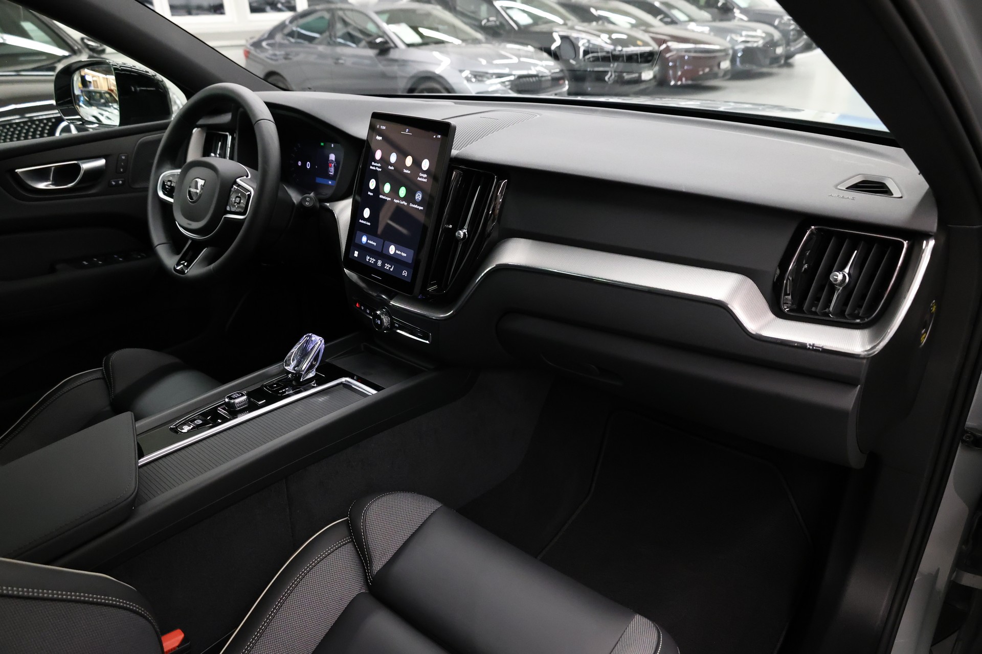 VOLVO XC60 2.0 B5 MH Black Edition AWD-image-19