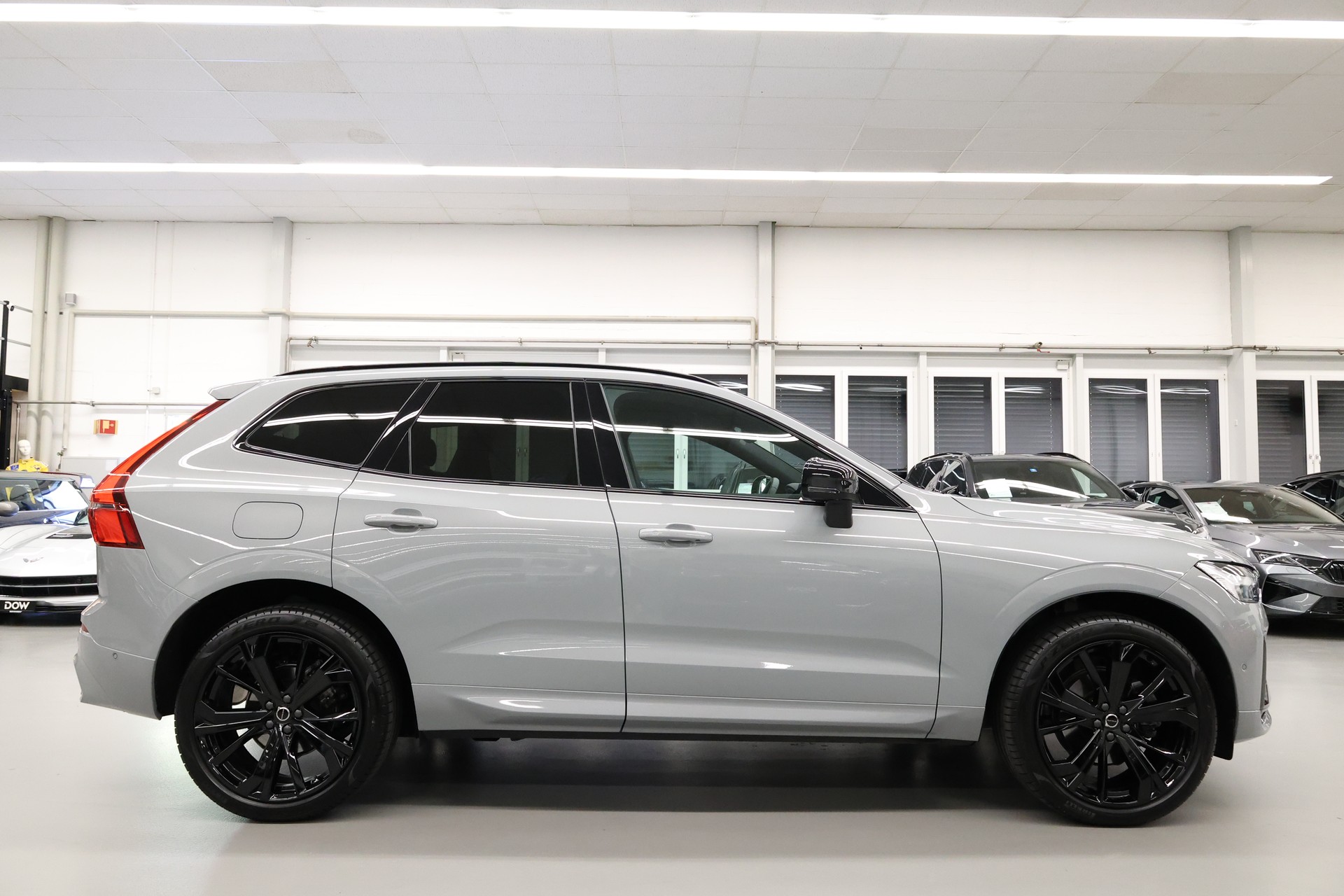 VOLVO XC60 2.0 B5 MH Black Edition AWD-image-11