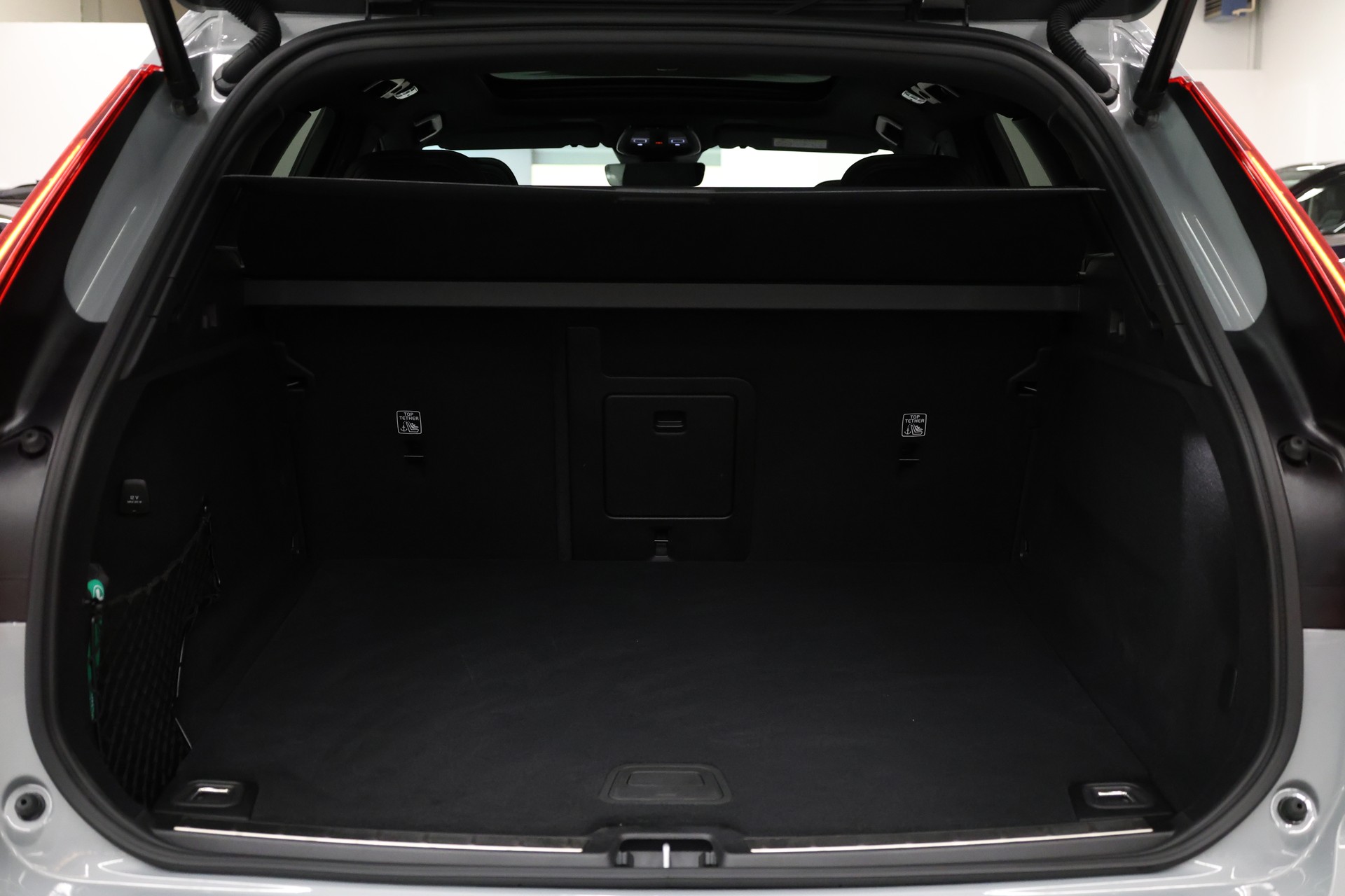 VOLVO XC60 2.0 B5 MH Black Edition AWD-image-30