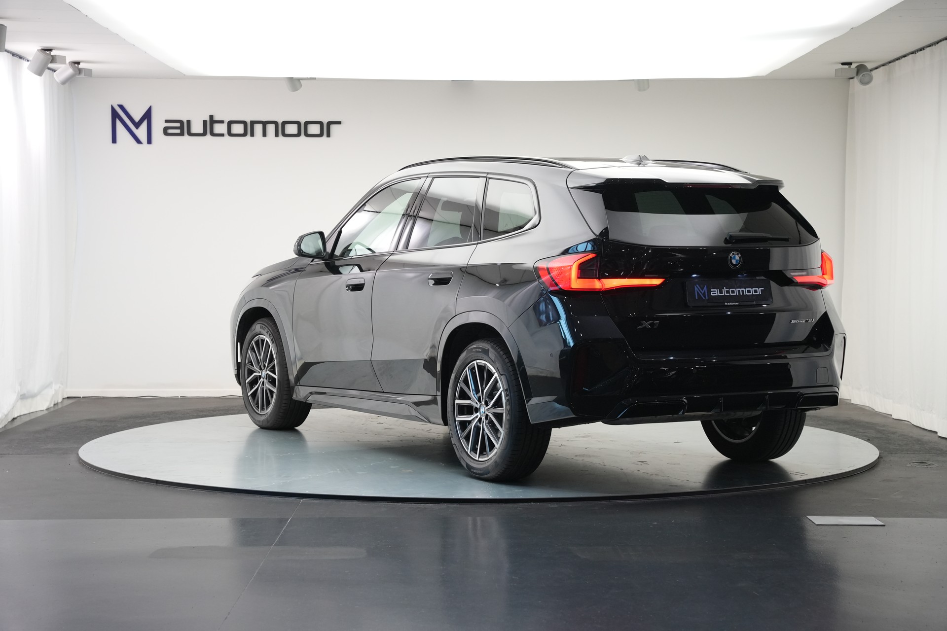 BMW X1 sDrive 18i M Sport *Panorama* *Harman/Kardon*-image-6