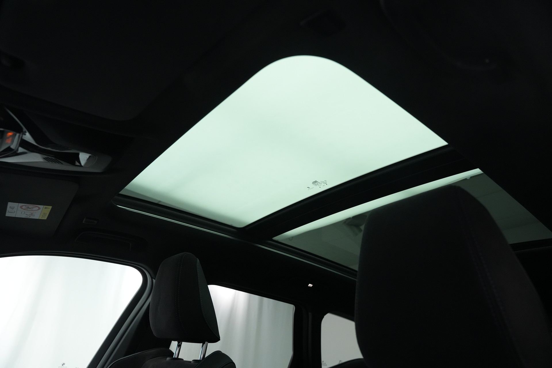 BMW X1 sDrive 18i M Sport *Panorama* *Harman/Kardon*-image-16