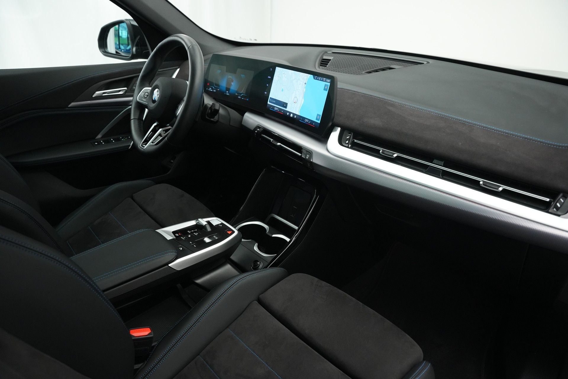 BMW X1 sDrive 18i M Sport *Panorama* *Harman/Kardon*-image-11
