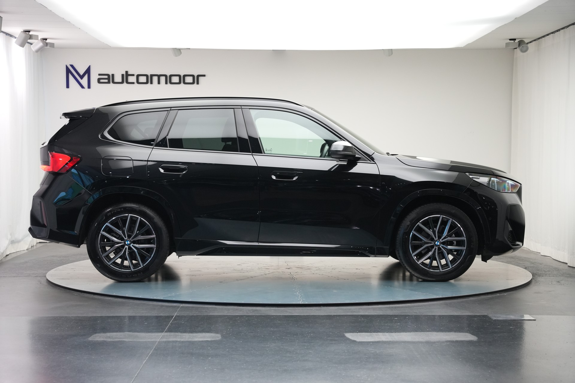 BMW X1 sDrive 18i M Sport *Panorama* *Harman/Kardon*-showroom-element-3