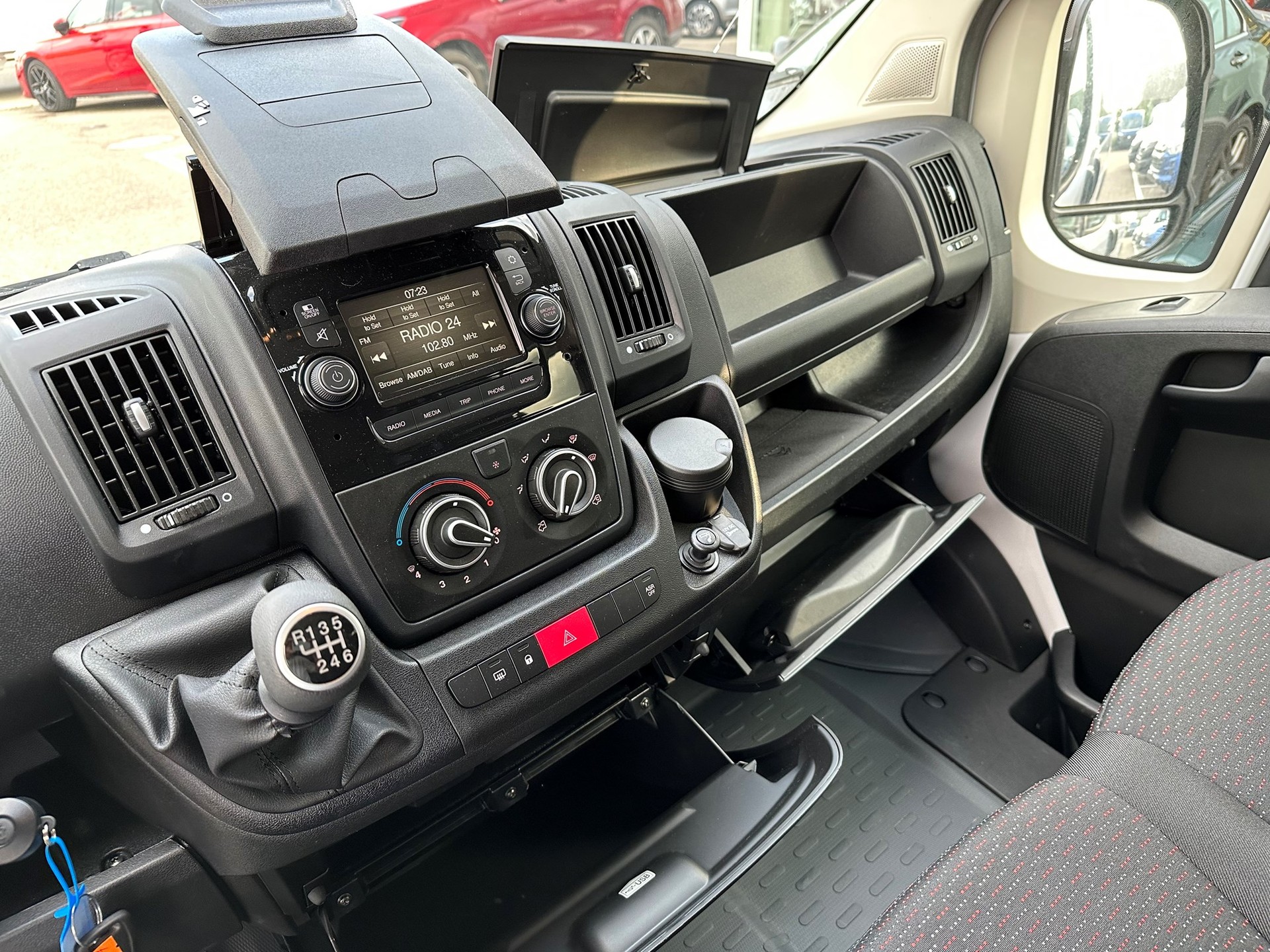 CITROEN Jumper 35 2.2 BHDI 140PS L4H2 7 Sitze, GARANTIE 4 JAHRE! Nur bei uns - Finanzierung OHNE Zins möglich! Alle Grössen verfügbar!-image-13