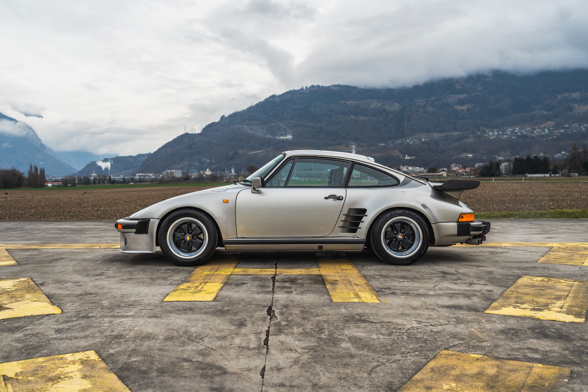 PORSCHE TURBO FLATNOSE - FLACHBAU-image-2