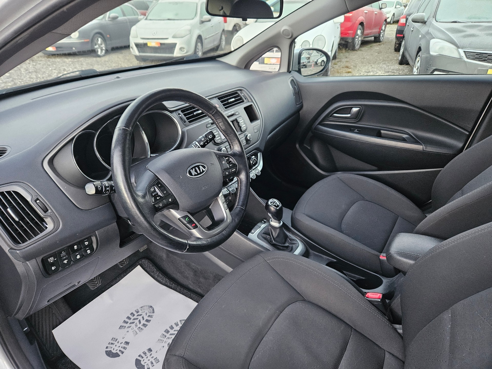KIA RIO-image-10