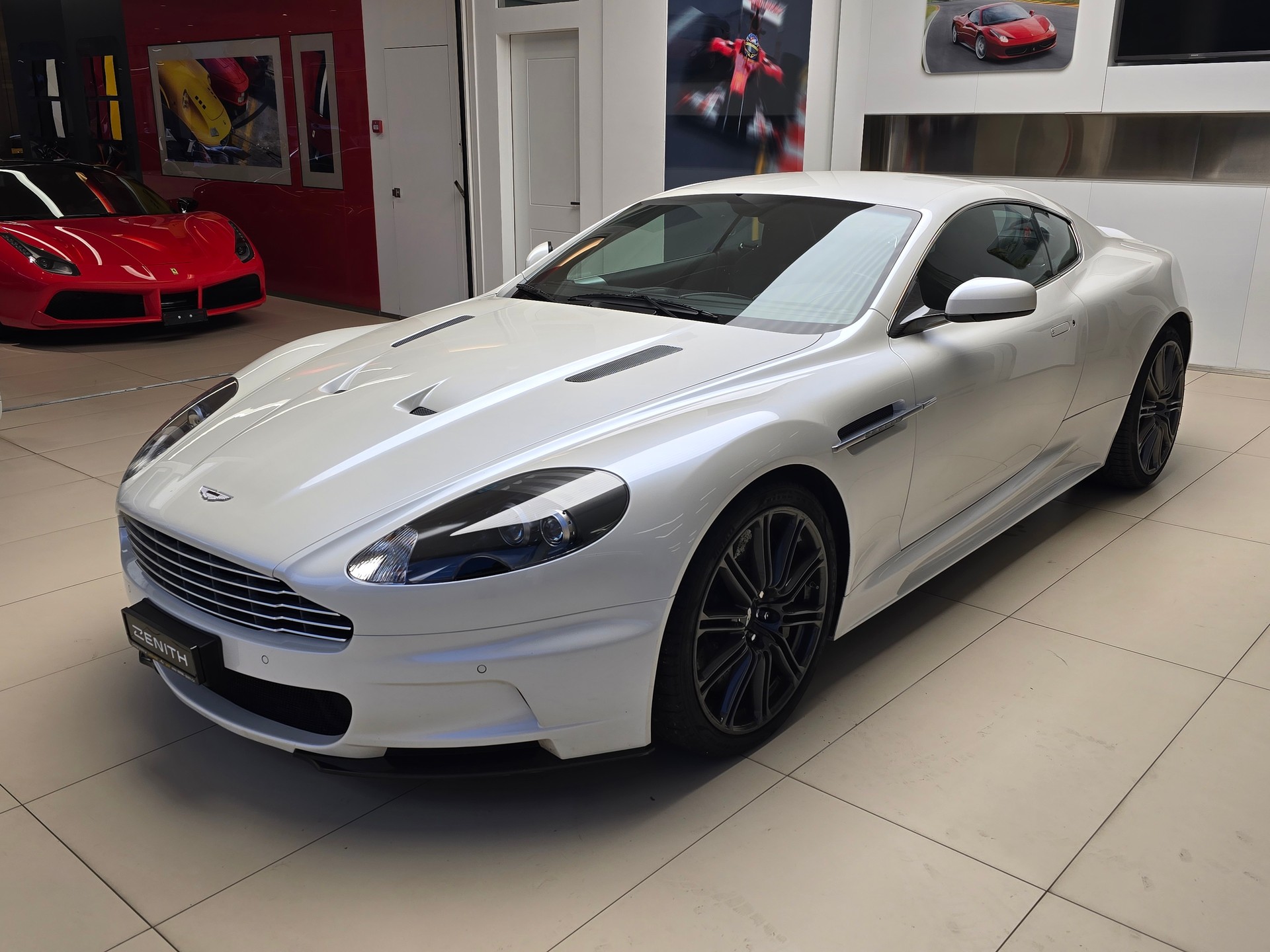 ASTON MARTIN DBS Coupé