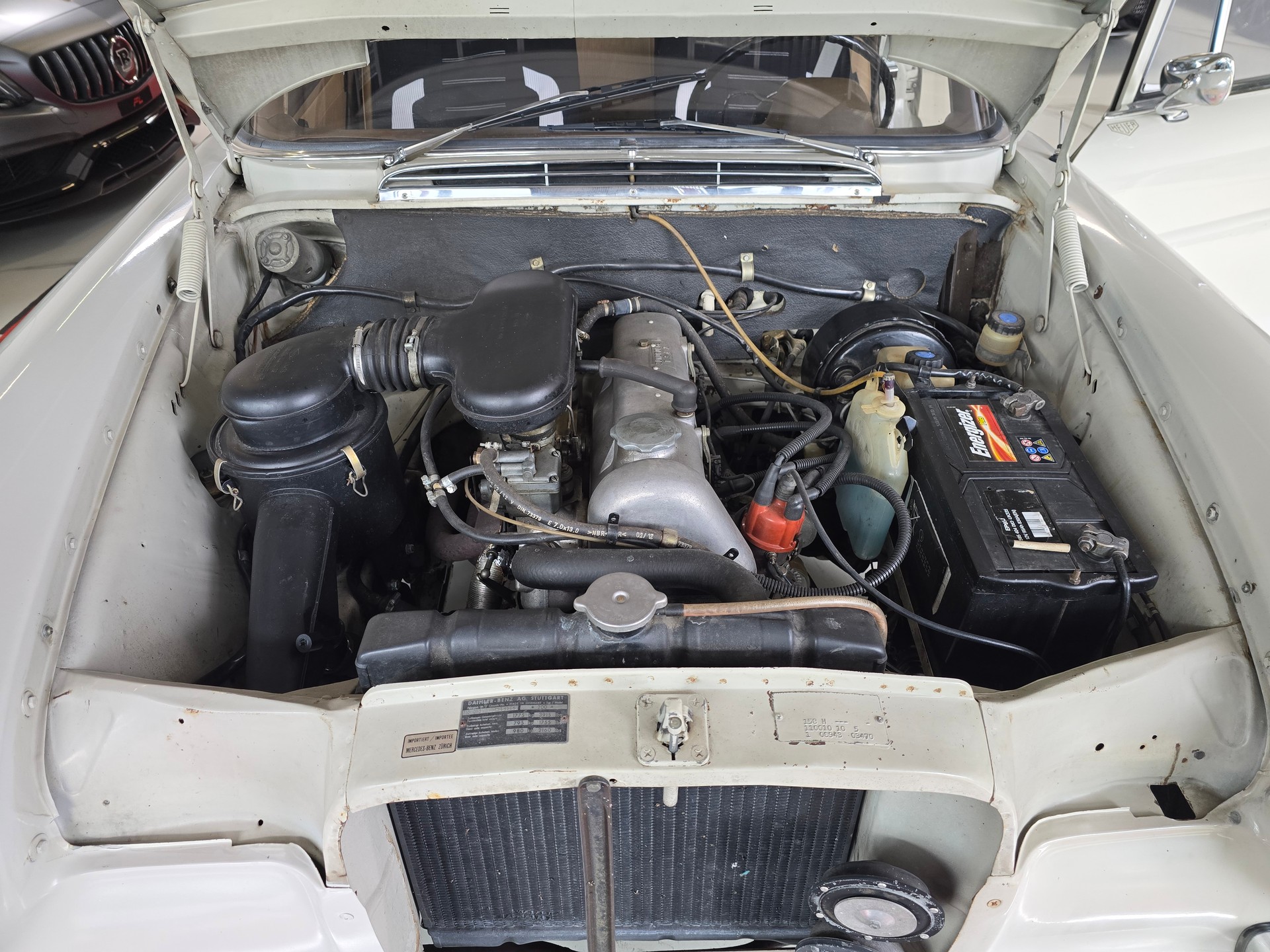 MERCEDES-BENZ 200-image-16