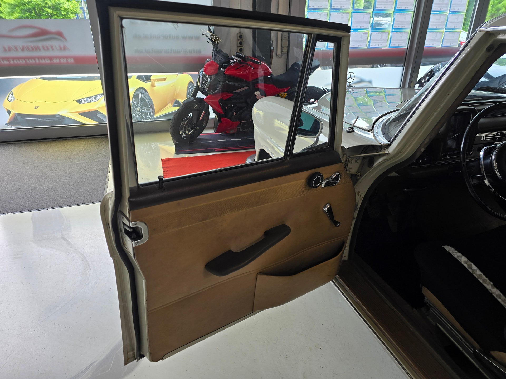 MERCEDES-BENZ 200-image-12