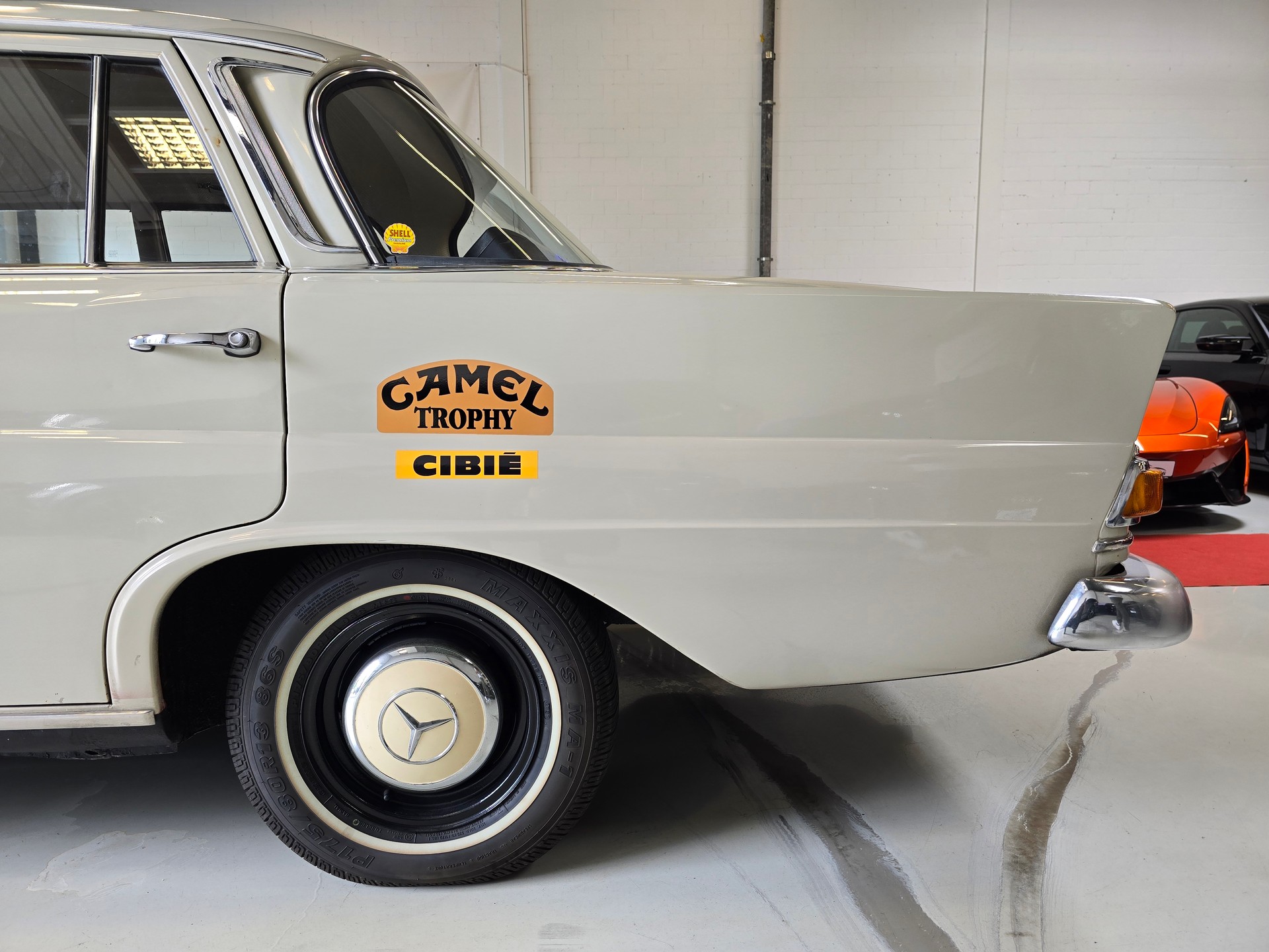 MERCEDES-BENZ 200-image-18