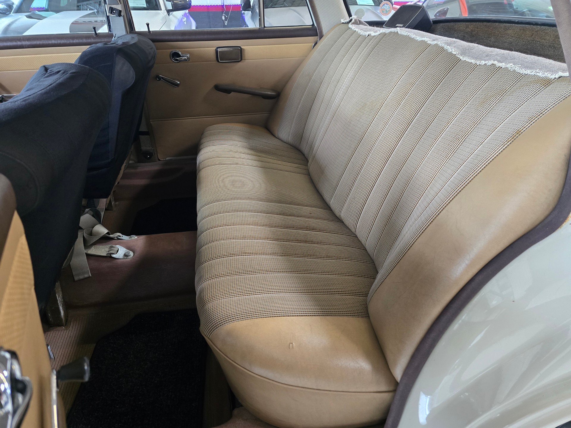 MERCEDES-BENZ 200-image-13