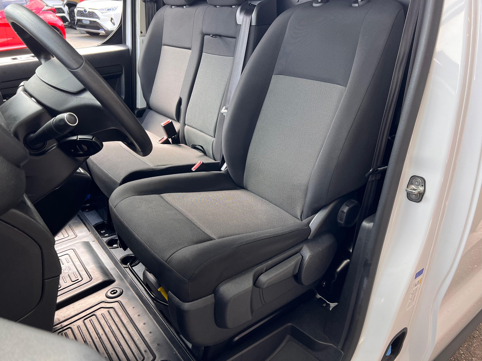 TOYOTA PROACE Van L2 2.0 D Comfort-image-9