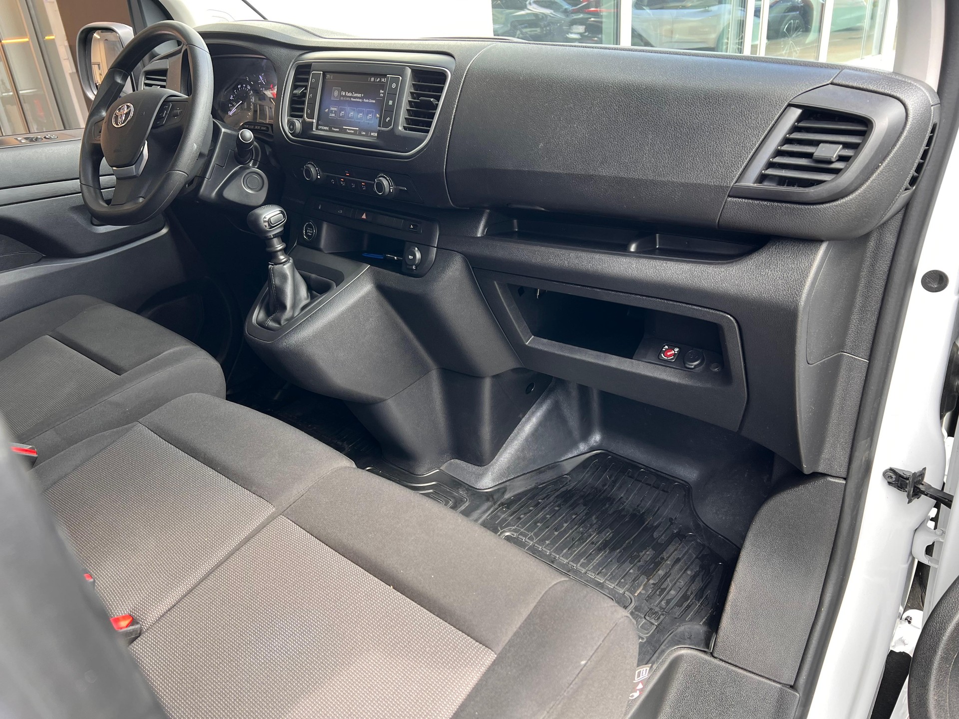TOYOTA PROACE Van L2 2.0 D Comfort-image-11