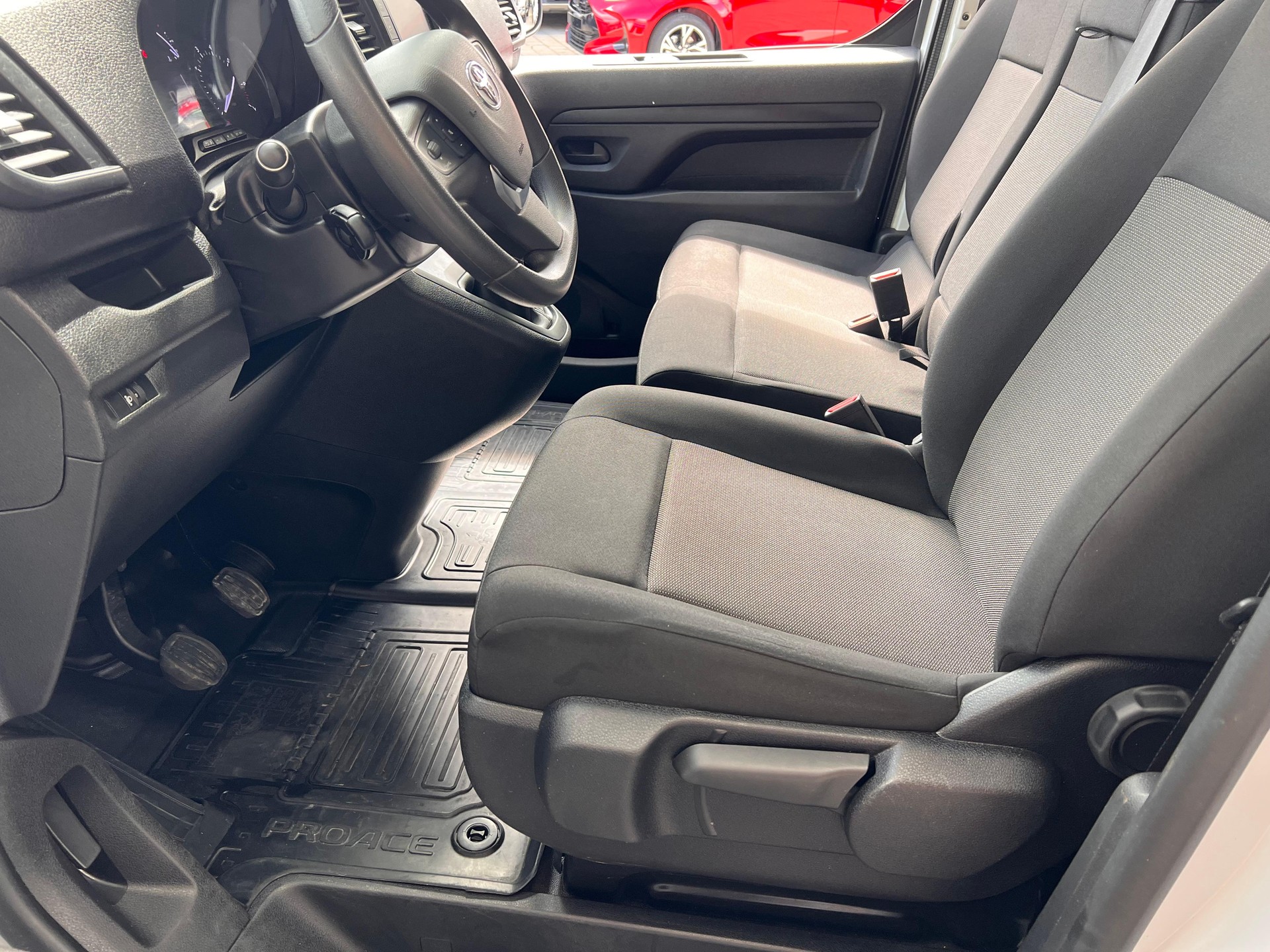 TOYOTA PROACE Van L2 2.0 D Comfort-image-8