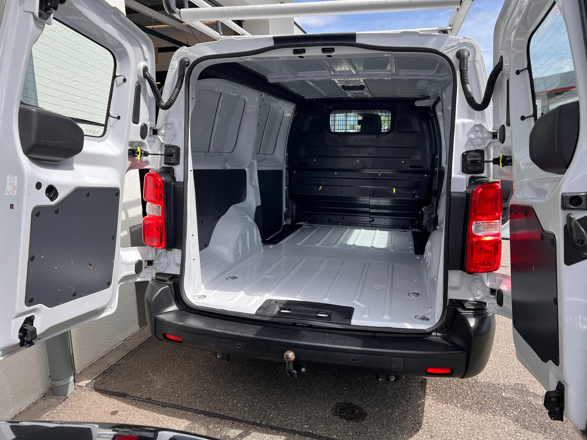 TOYOTA PROACE Van L2 2.0 D Comfort-image-6