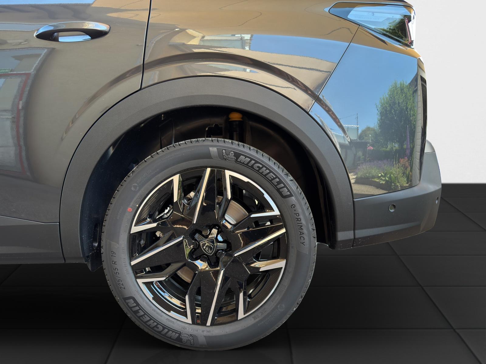 PEUGEOT 5008 1.2 Hybrid Allure Premium-image-21