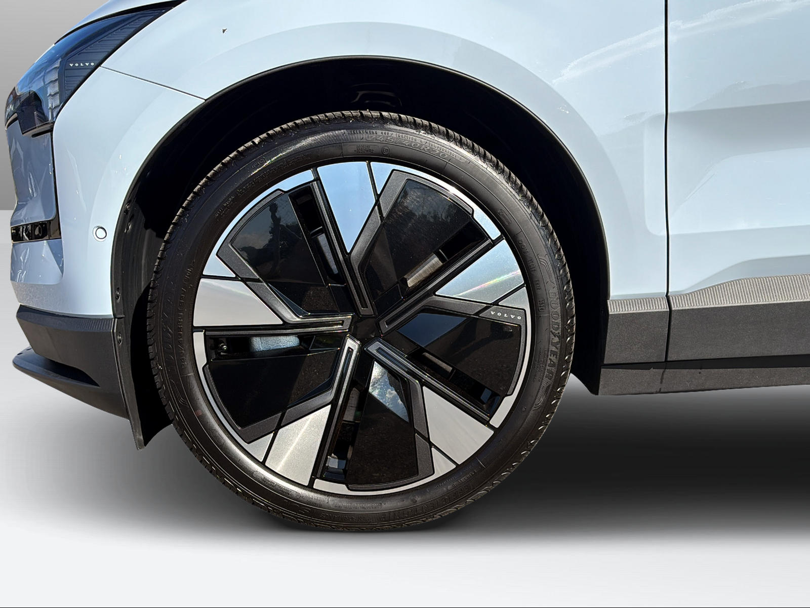 VOLVO EX 30 E60 Twin Ultra Performance AWD-image-8