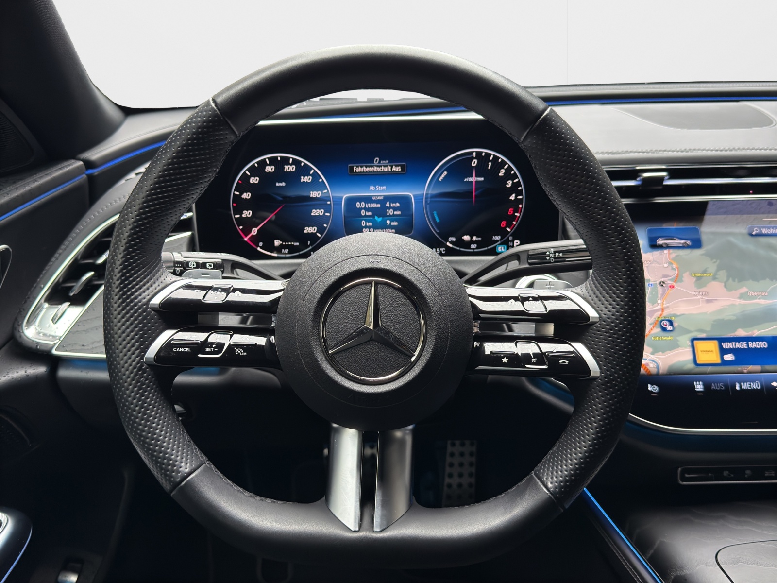 MERCEDES-BENZ E 300 de T 4Matic 9G-Tronic-image-17