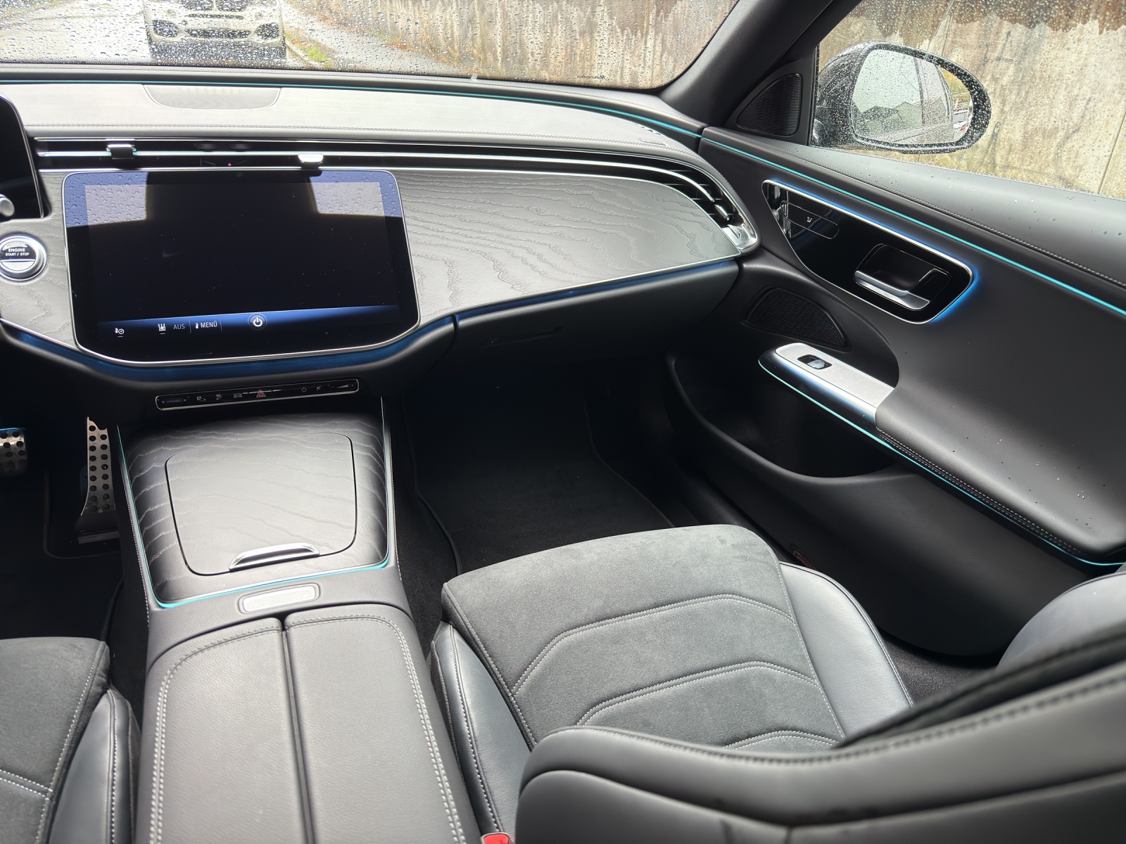 MERCEDES-BENZ E 300 de T 4Matic 9G-Tronic-image-12