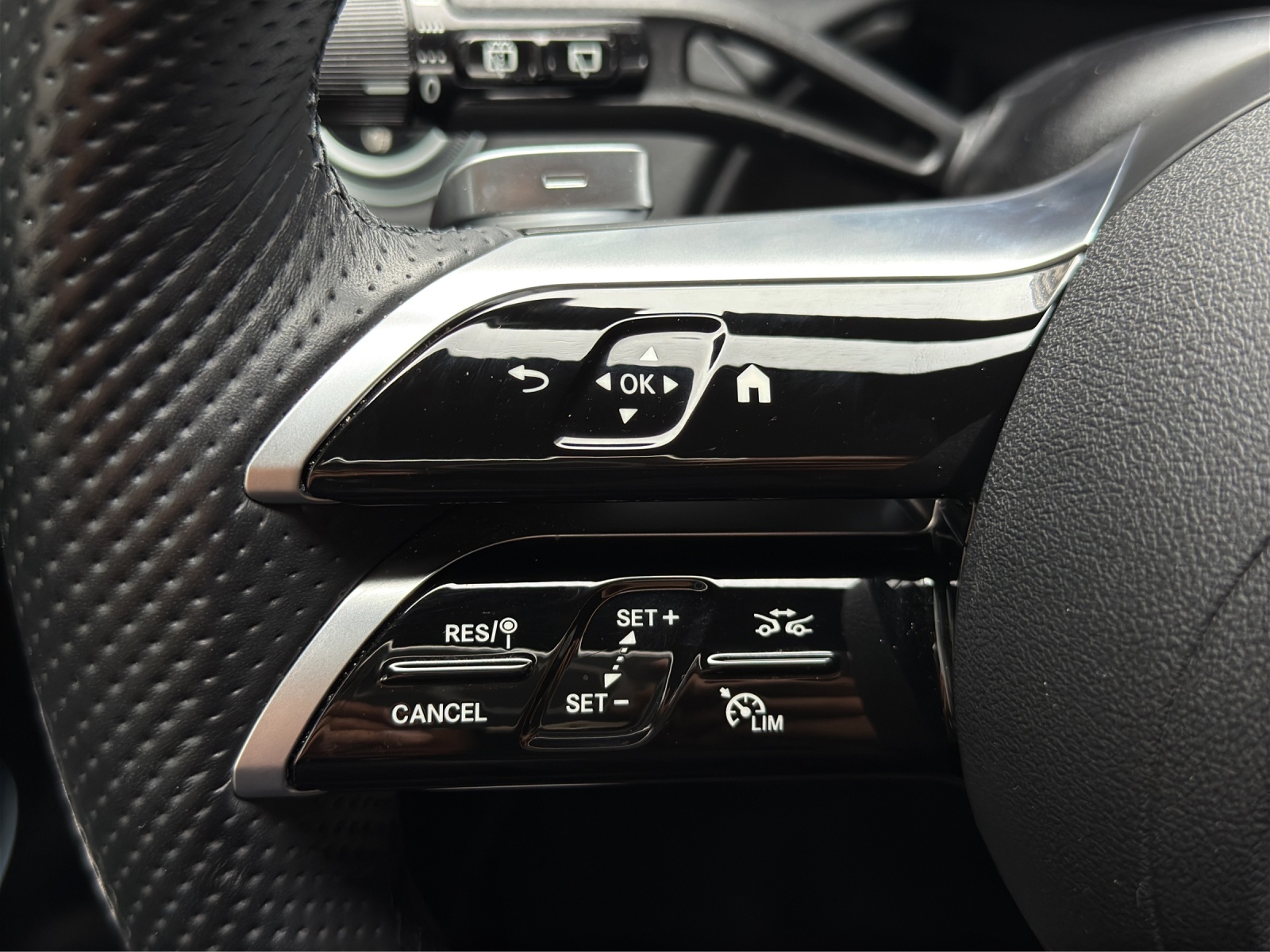 MERCEDES-BENZ E 300 de T 4Matic 9G-Tronic-image-19
