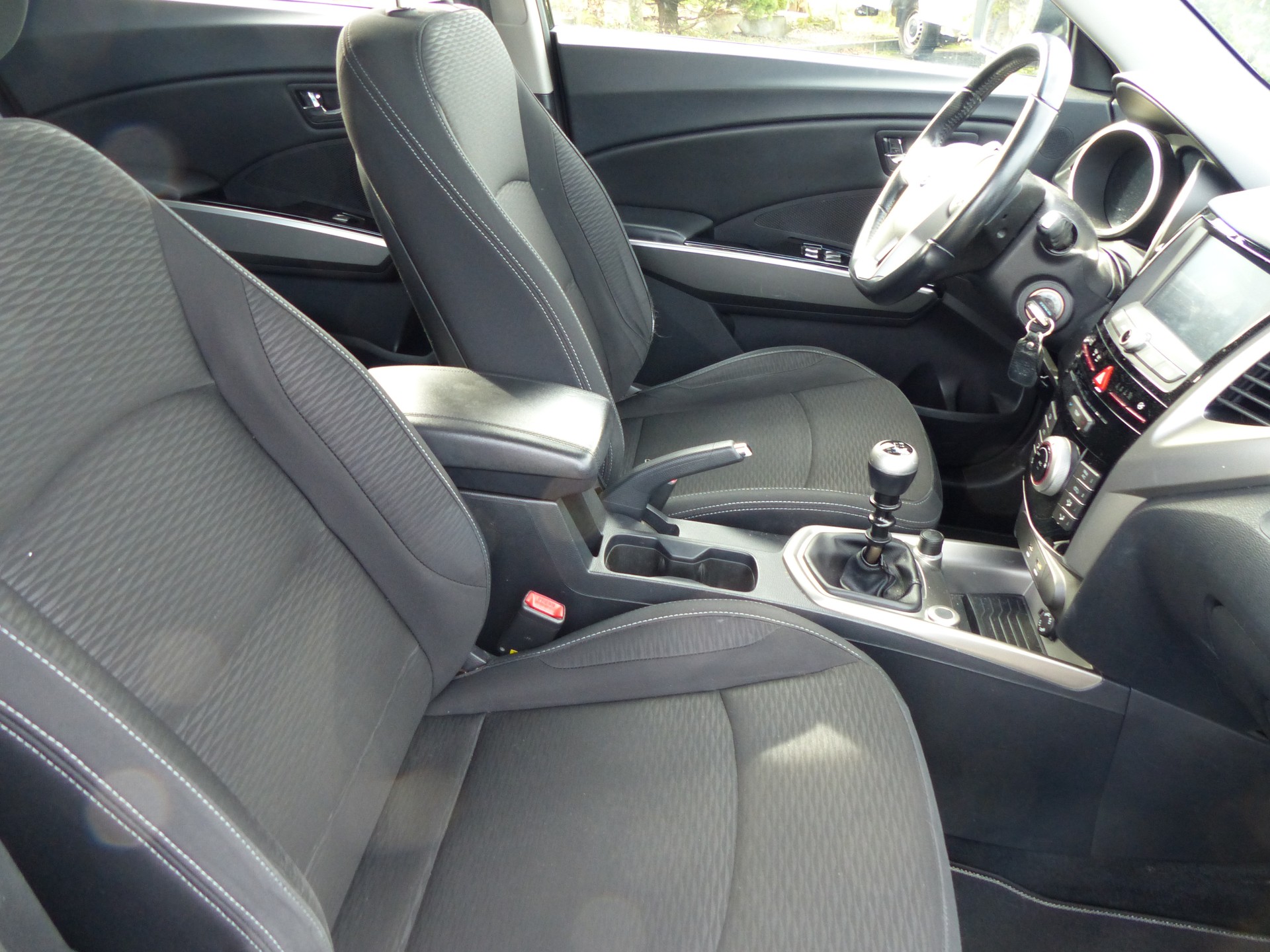 KGM-SsangYong Tivoli 1.6 eXDi Crystal 4WD-image-15