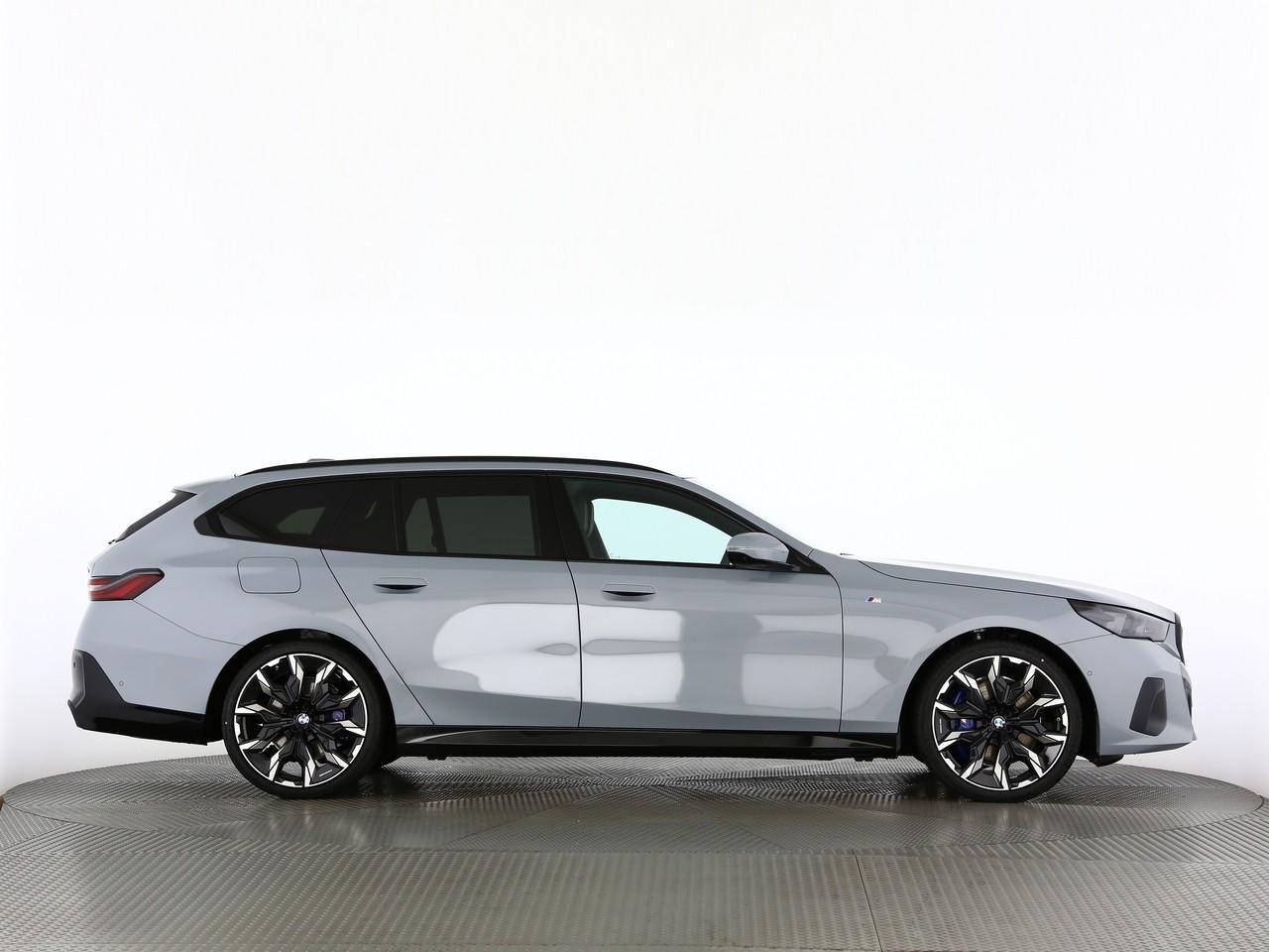 BMW 540d xDrive 48V Touring M Sport Pro Steptronic-image-8
