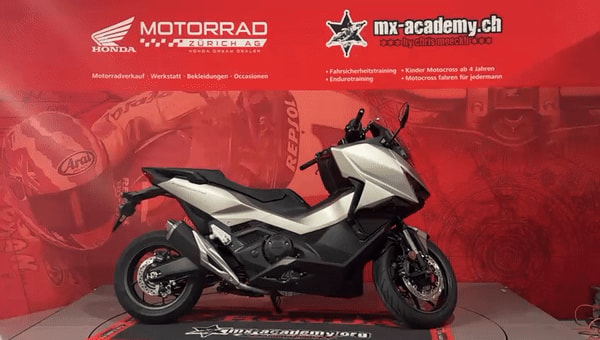 HONDA FORZA 750*Modell 2026**Neufahrzeug**Matte Warm Ash Metallic**Jetzt reservieren möglich