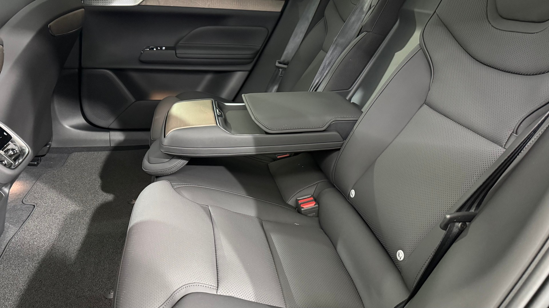 VOLVO ES90 Ultra-image-5