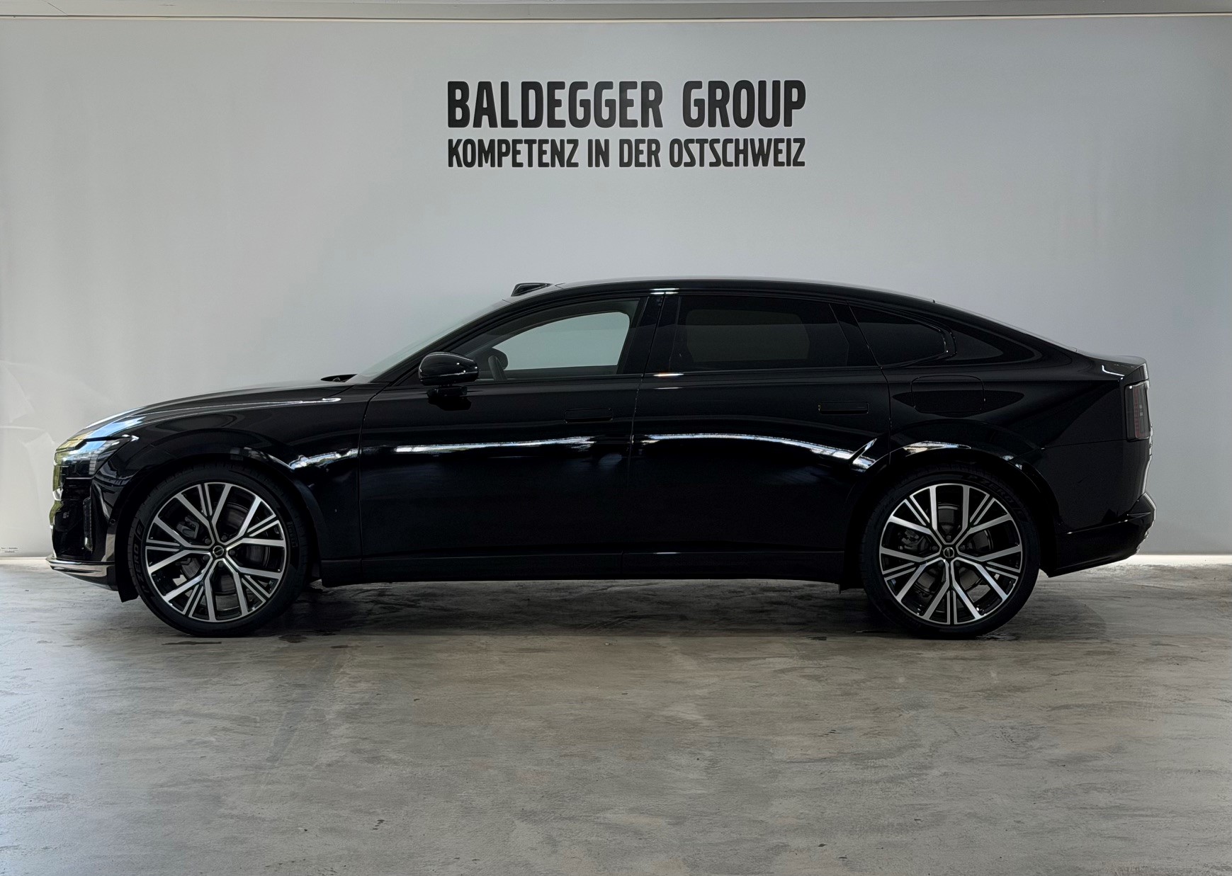 VOLVO ES90 Ultra-showroom-element-2