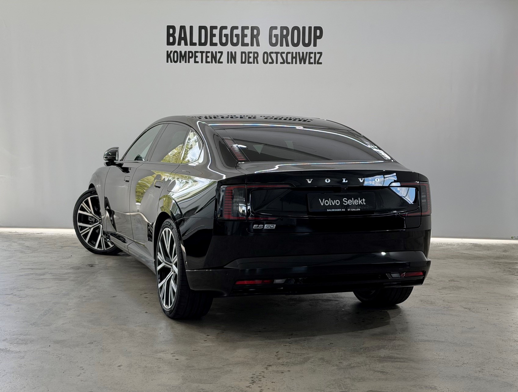VOLVO ES90 Ultra-showroom-element-1