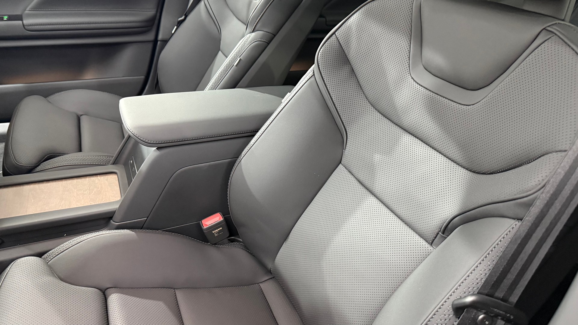 VOLVO ES90 Ultra-image-11