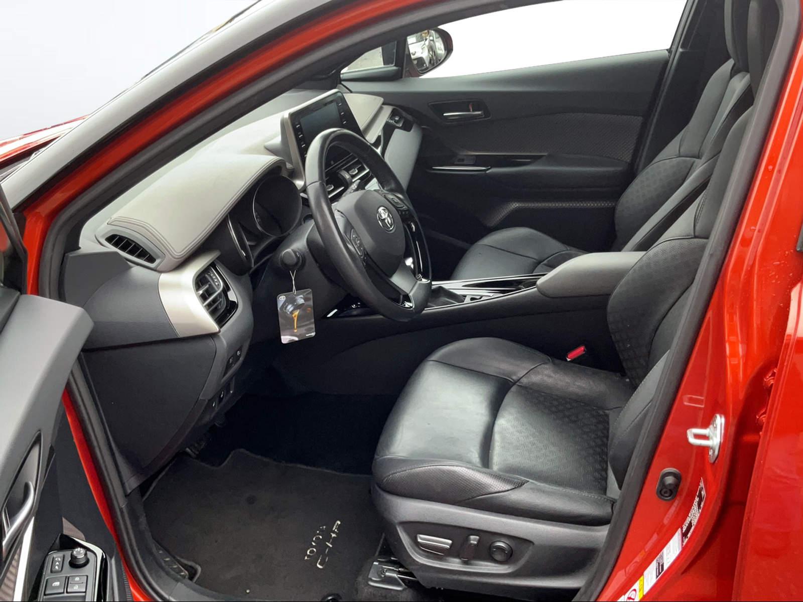 TOYOTA C-HR 2.0 VVTi HSD Launch Edition-image-3