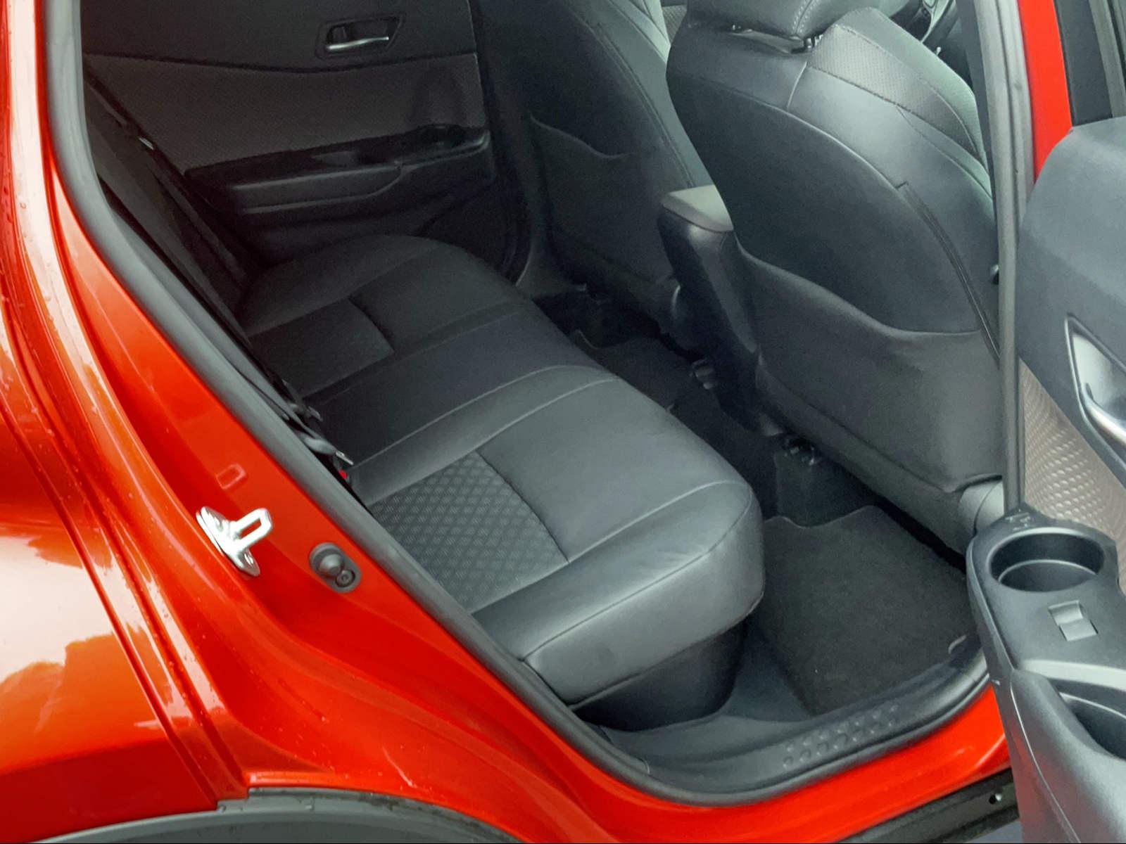 TOYOTA C-HR 2.0 VVTi HSD Launch Edition-image-8