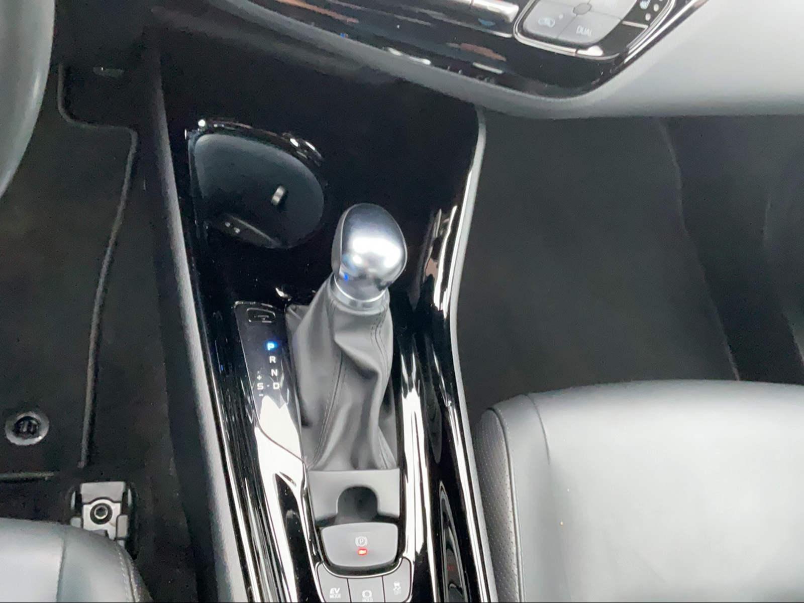 TOYOTA C-HR 2.0 VVTi HSD Launch Edition-image-5