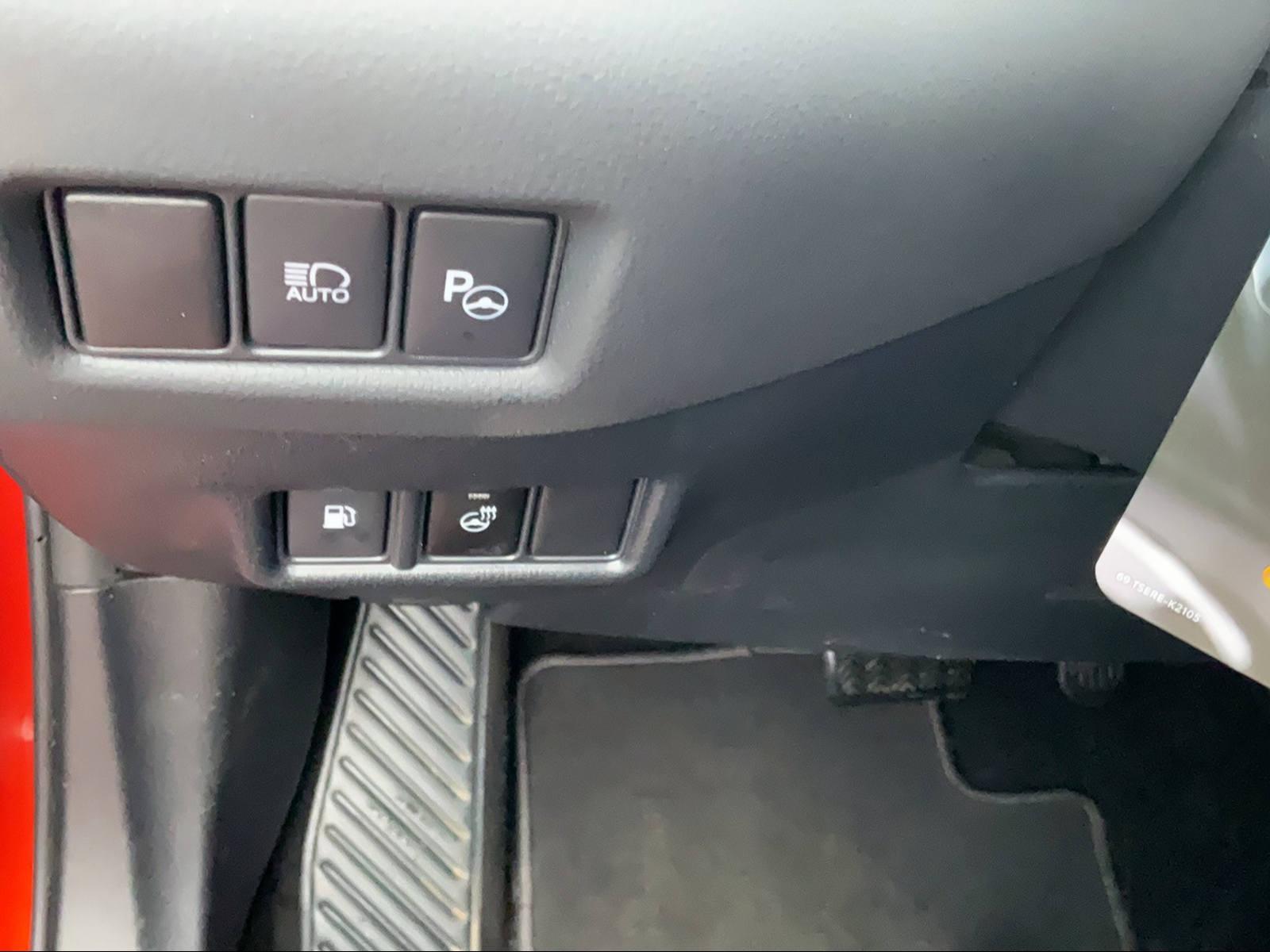 TOYOTA C-HR 2.0 VVTi HSD Launch Edition-image-12