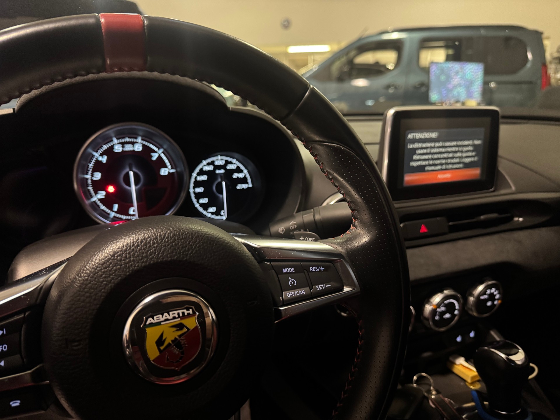 FIAT 124 Spider 1.4 TB Abarth Automatic-image-7